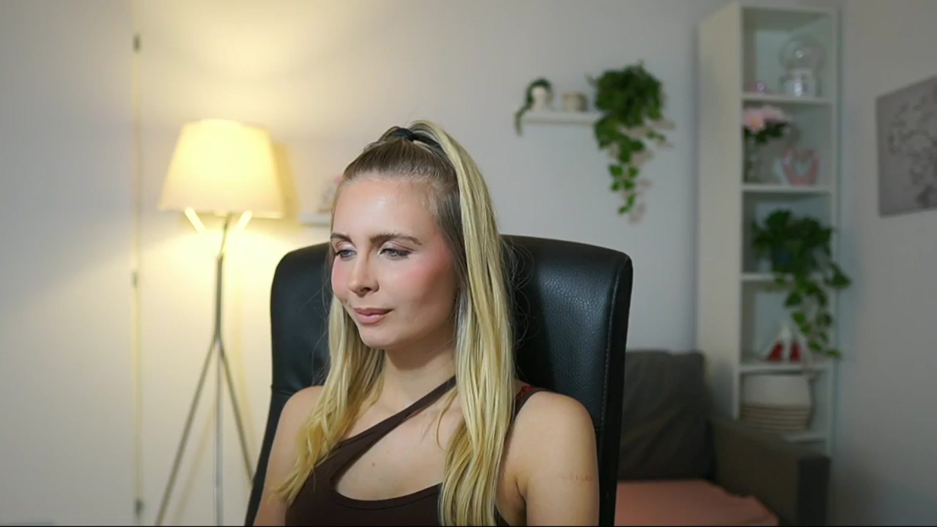 Gallery image thumbnail from Catecrago_'s myfreecams stream on, 09/27/2025, 10:05 image 4 of 20