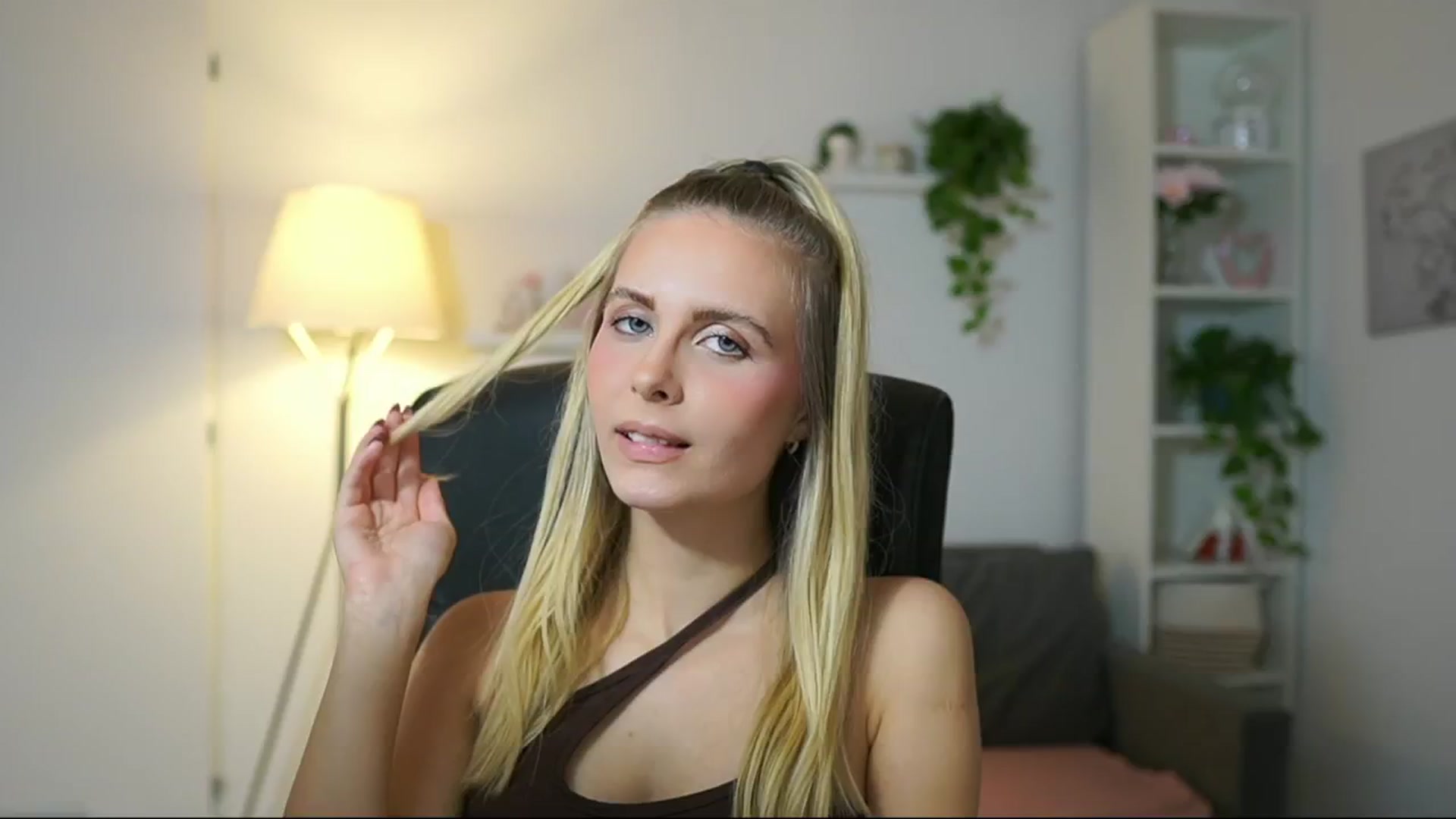 Gallery image thumbnail from Catecrago_'s myfreecams stream on, 09/27/2025, 10:05 image 16 of 20