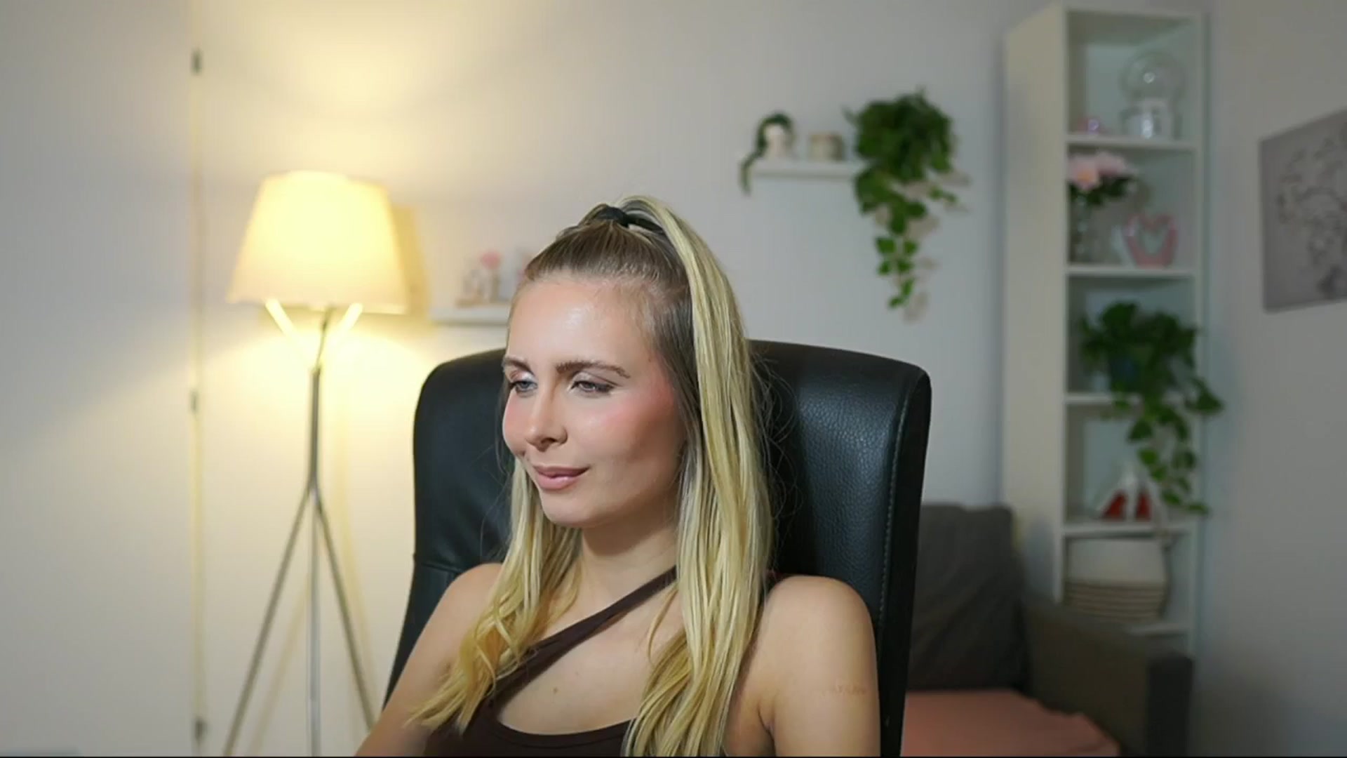 Gallery image thumbnail from Catecrago_'s myfreecams stream on, 09/27/2025, 10:05 image 8 of 20