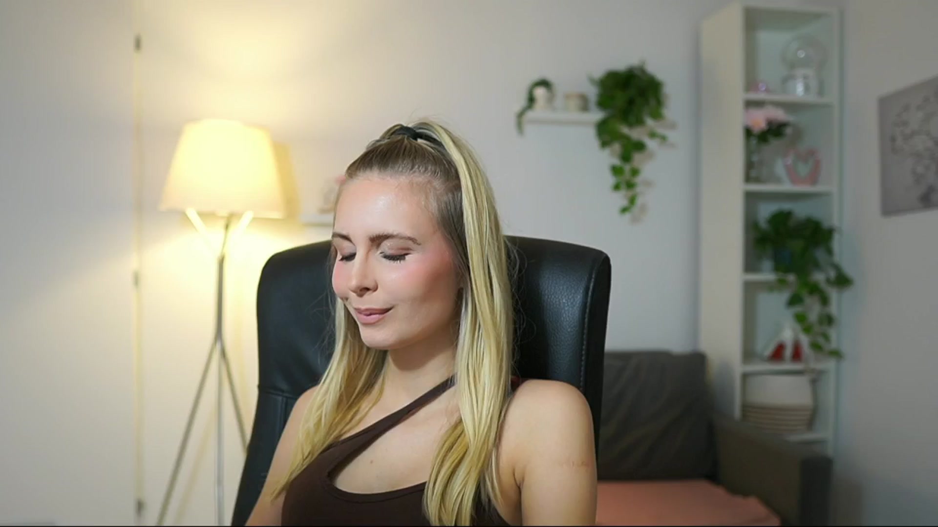 Gallery image thumbnail from Catecrago_'s myfreecams stream on, 09/27/2025, 10:05 image 15 of 20