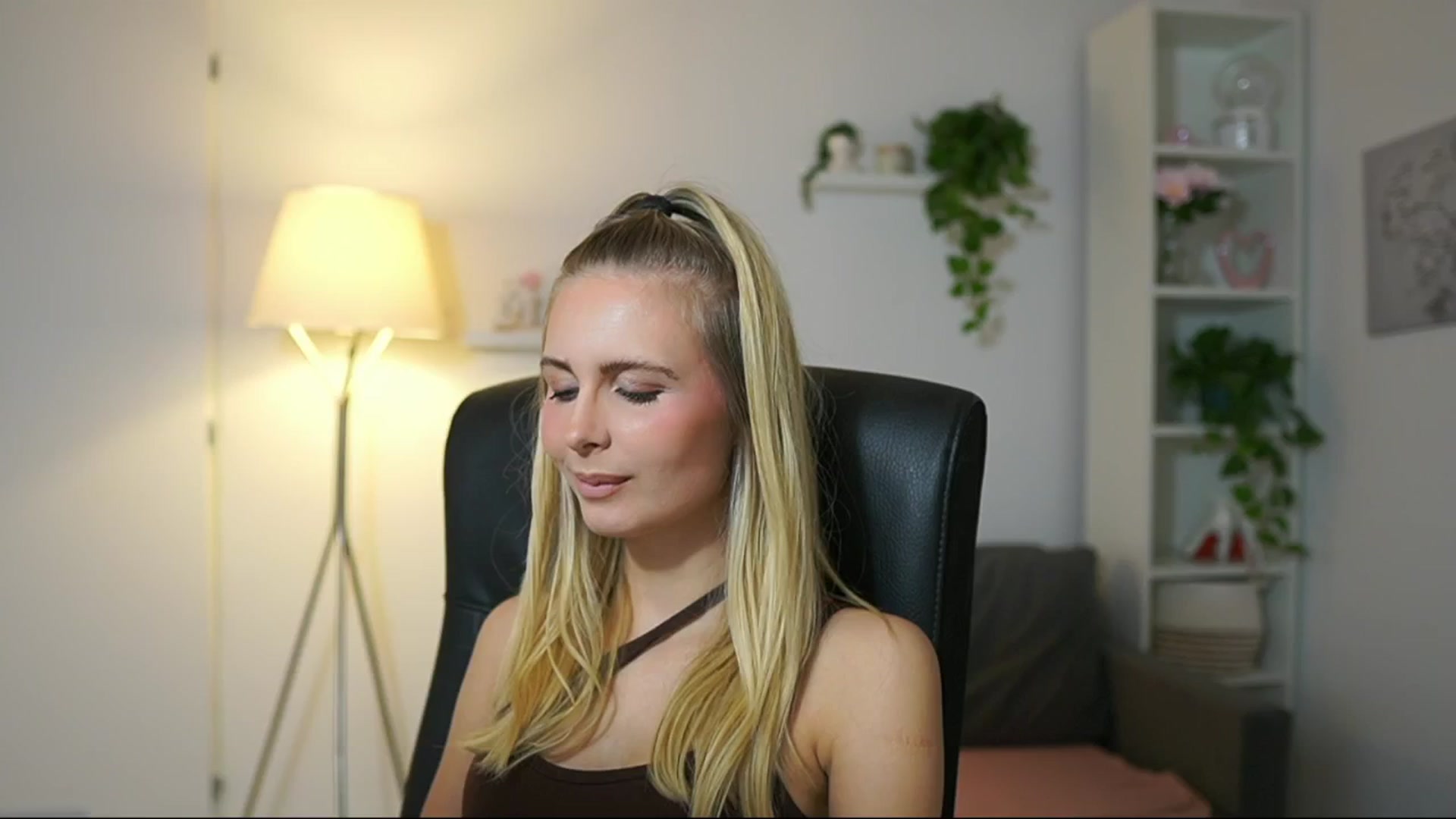 Gallery image thumbnail from Catecrago_'s myfreecams stream on, 09/27/2025, 10:05 image 17 of 20