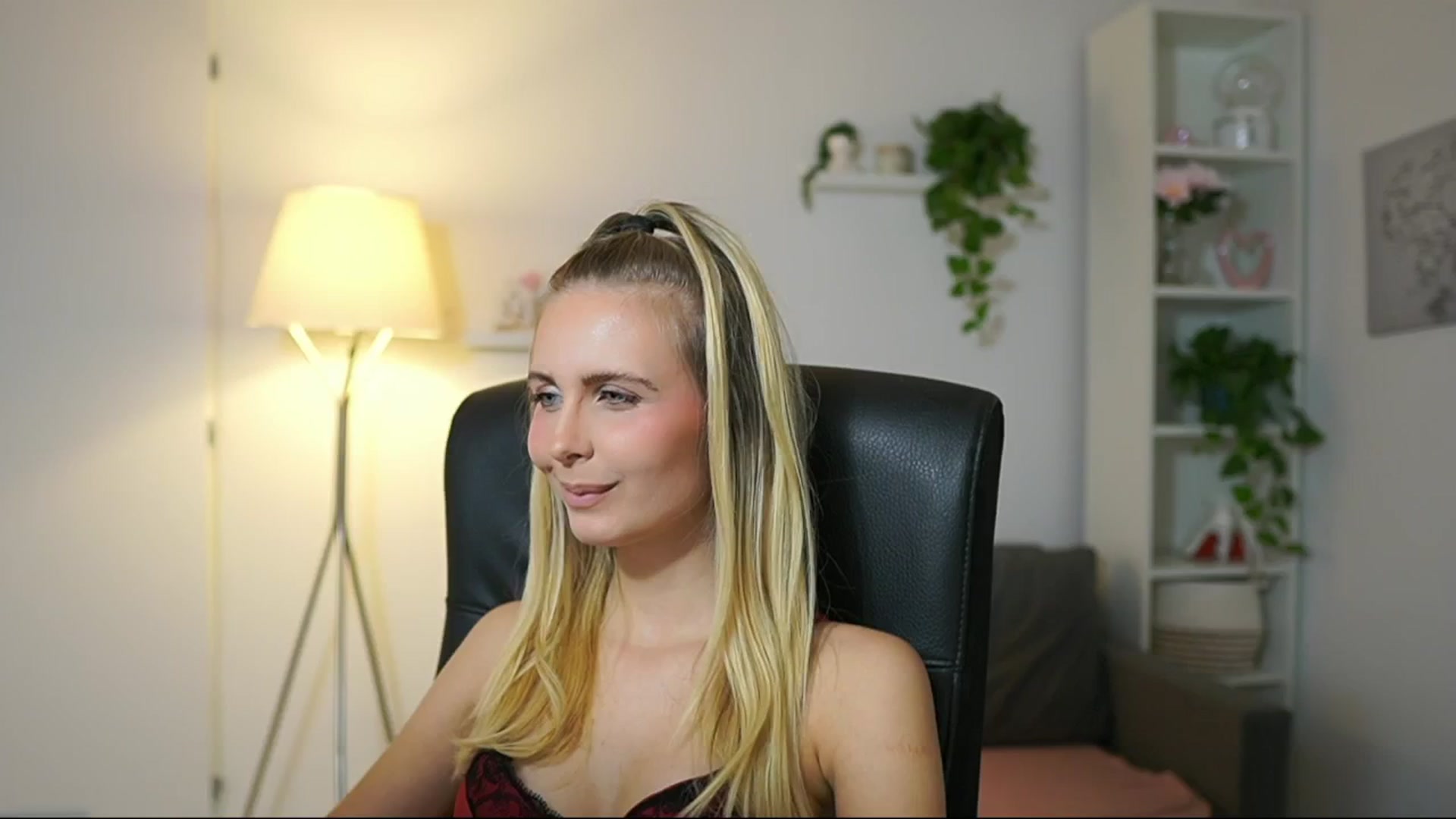 Gallery image thumbnail from Catecrago_'s myfreecams stream on, 09/27/2025, 12:14 image 16 of 20
