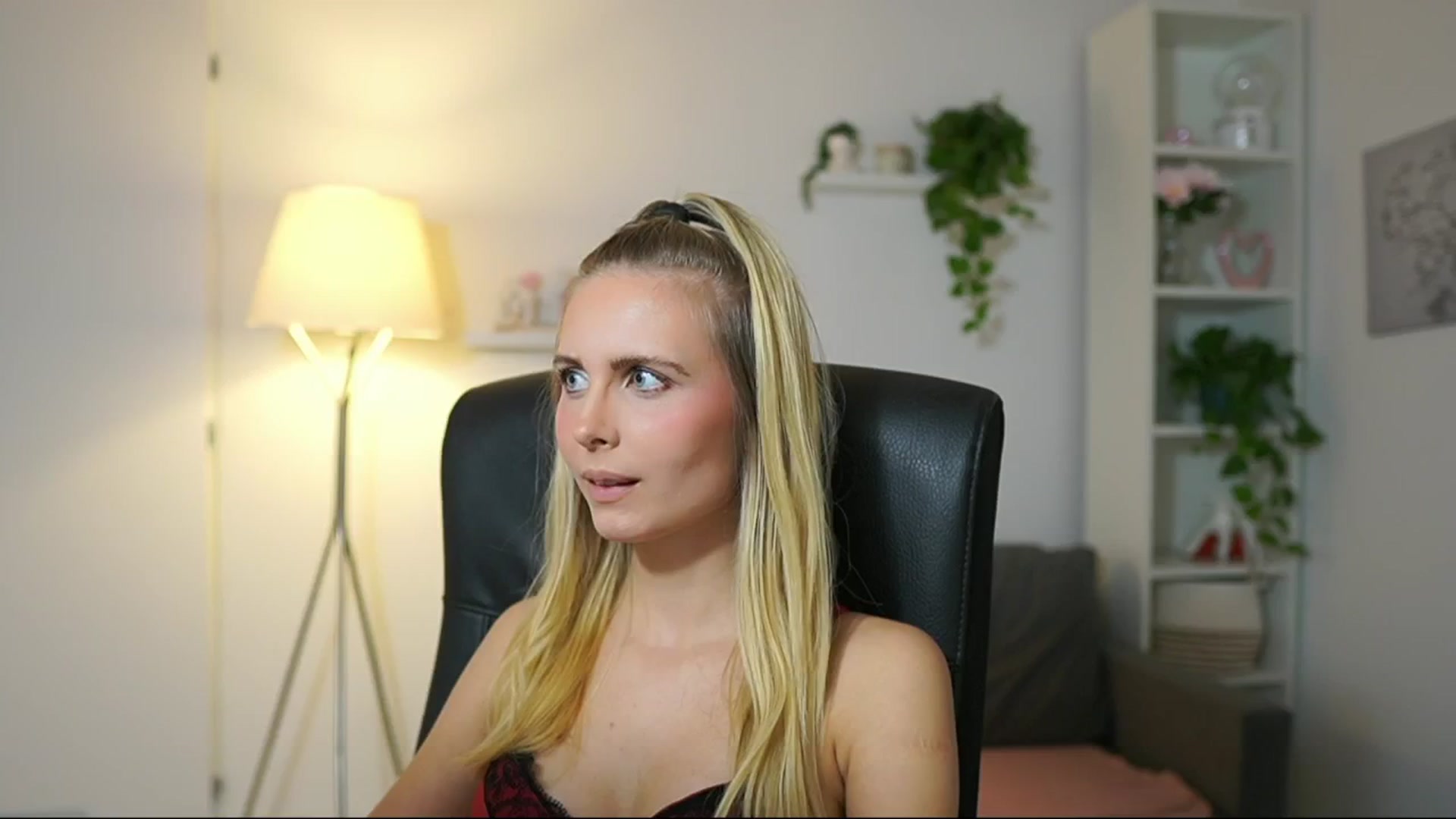 Gallery image thumbnail from Catecrago_'s myfreecams stream on, 09/27/2025, 12:14 image 11 of 20