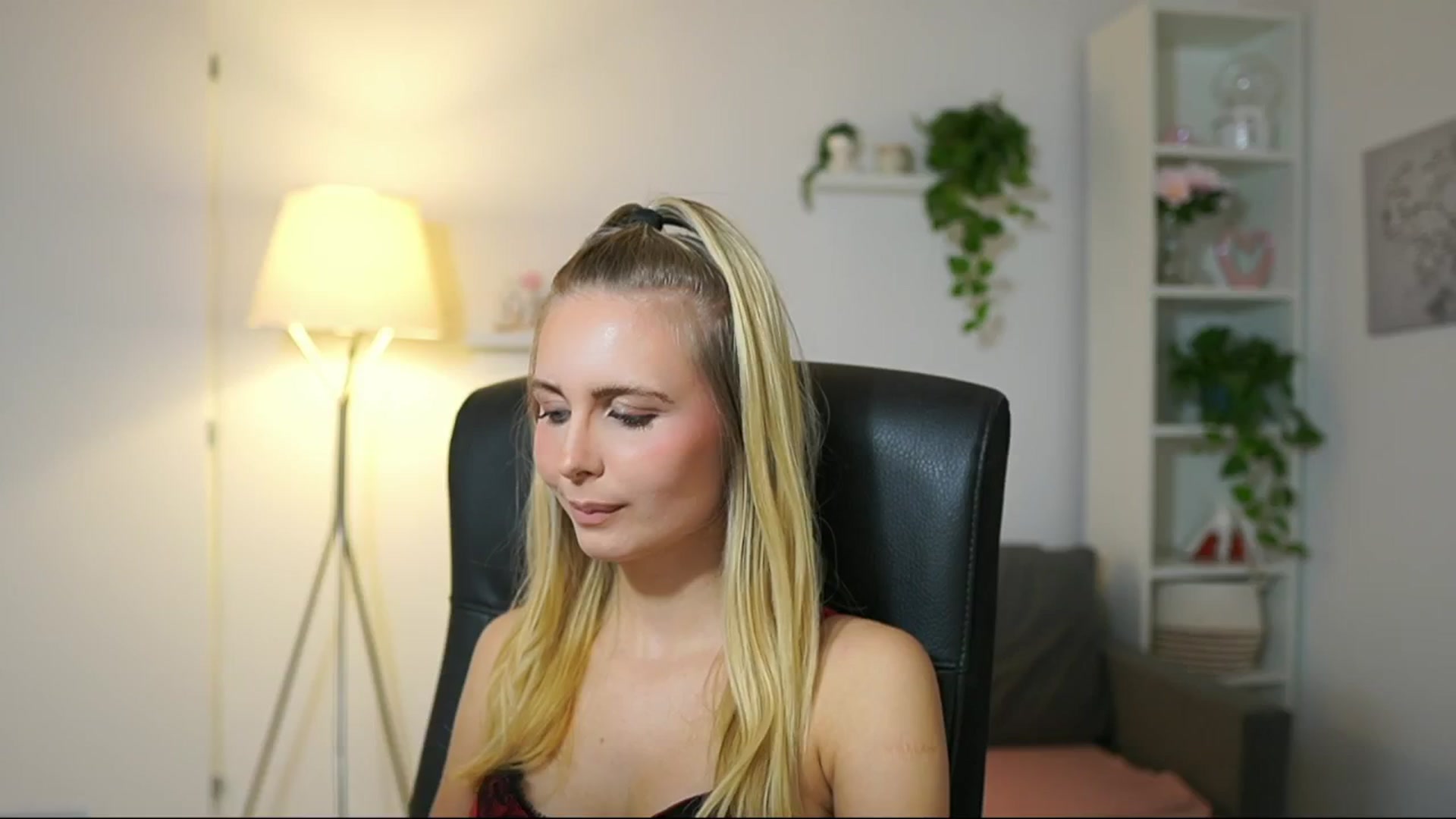 Gallery image thumbnail from Catecrago_'s myfreecams stream on, 09/27/2025, 12:14 image 14 of 20