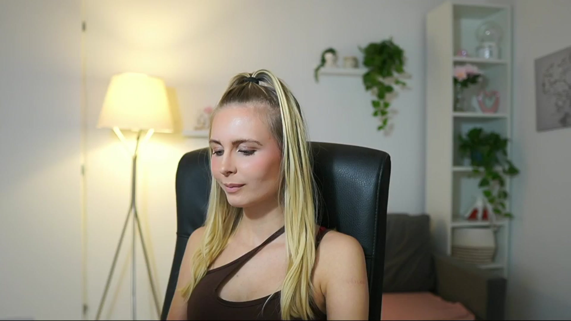 Gallery image thumbnail from Catecrago_'s myfreecams stream on, 09/27/2025, 12:50 image 18 of 20