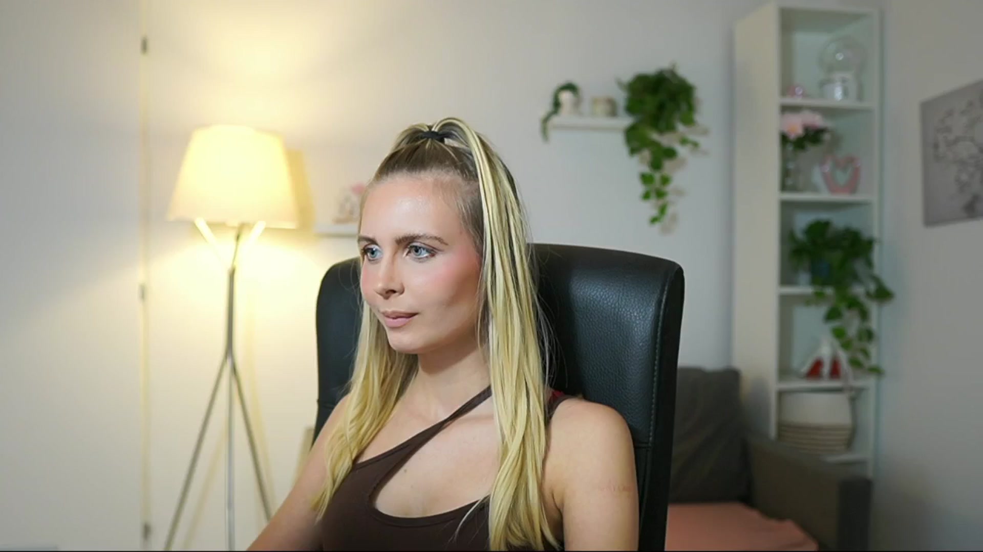 Gallery image thumbnail from Catecrago_'s myfreecams stream on, 09/27/2025, 12:50 image 17 of 20