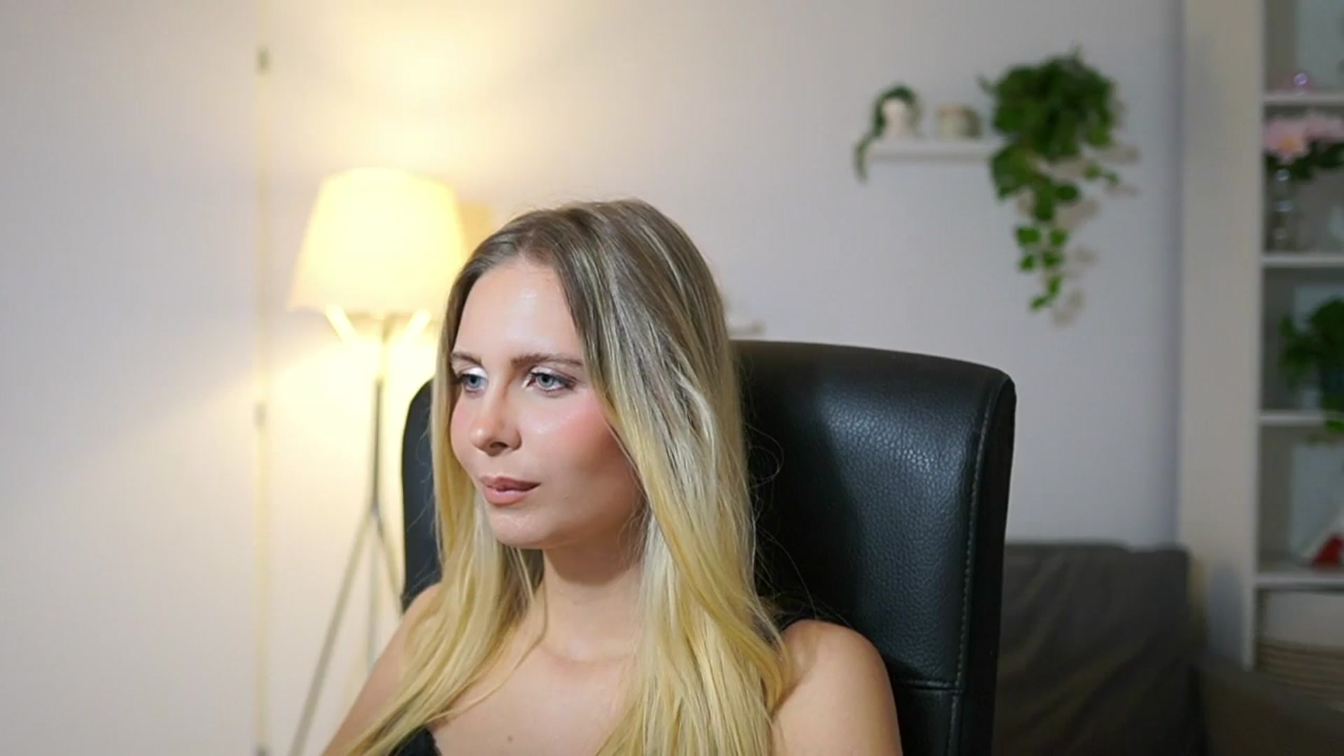 Gallery image thumbnail from Catecrago_'s myfreecams stream on, 09/29/2025, 15:25 image 12 of 20