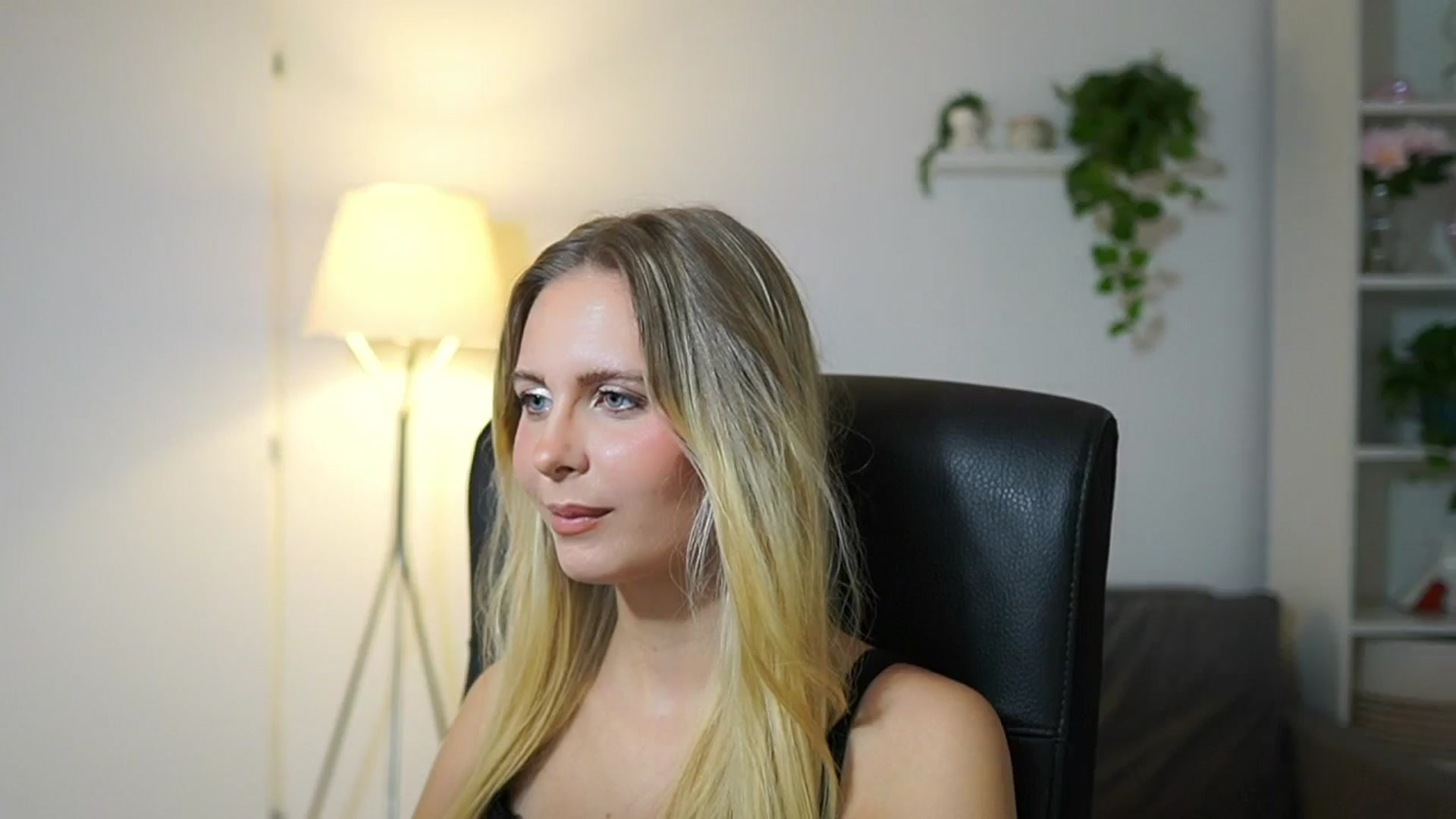 Gallery image thumbnail from Catecrago_'s myfreecams stream on, 09/29/2025, 15:25 image 5 of 20
