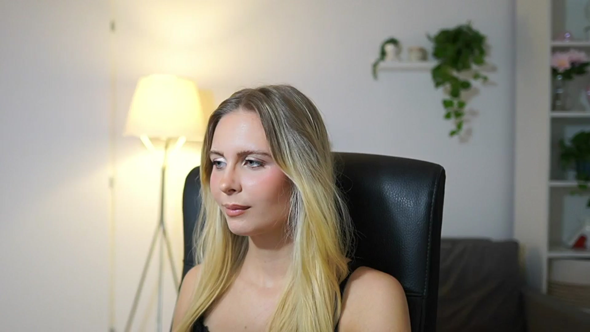 Gallery image thumbnail from Catecrago_'s myfreecams stream on, 09/29/2025, 15:25 image 4 of 20