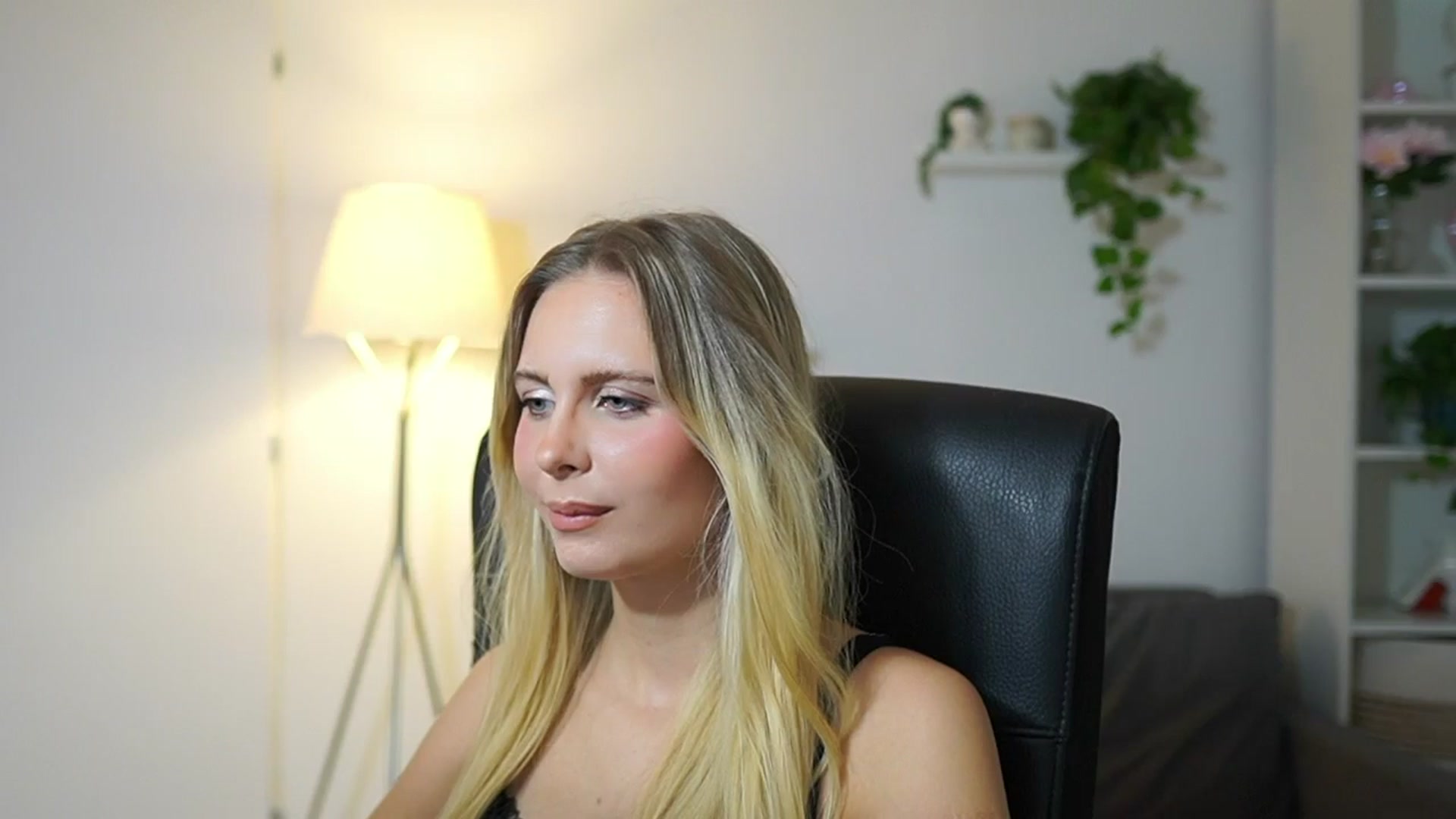 Gallery image thumbnail from Catecrago_'s myfreecams stream on, 09/29/2025, 15:25 image 6 of 20