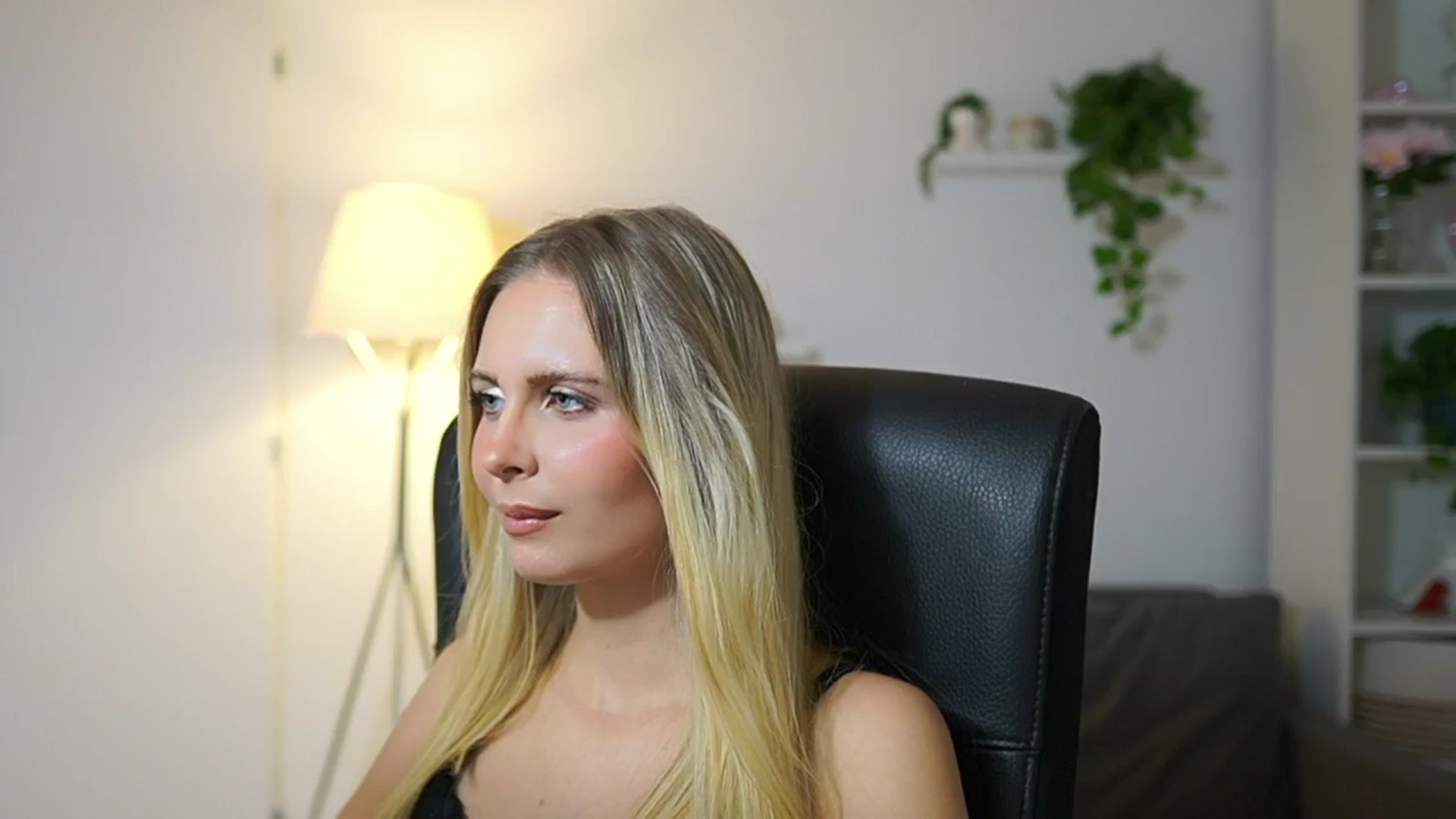 Gallery image thumbnail from Catecrago_'s myfreecams stream on, 09/29/2025, 15:25 image 10 of 20