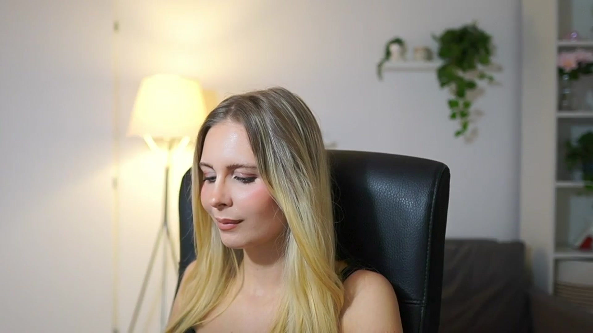 Gallery image thumbnail from Catecrago_'s myfreecams stream on, 09/29/2025, 15:25 image 13 of 20