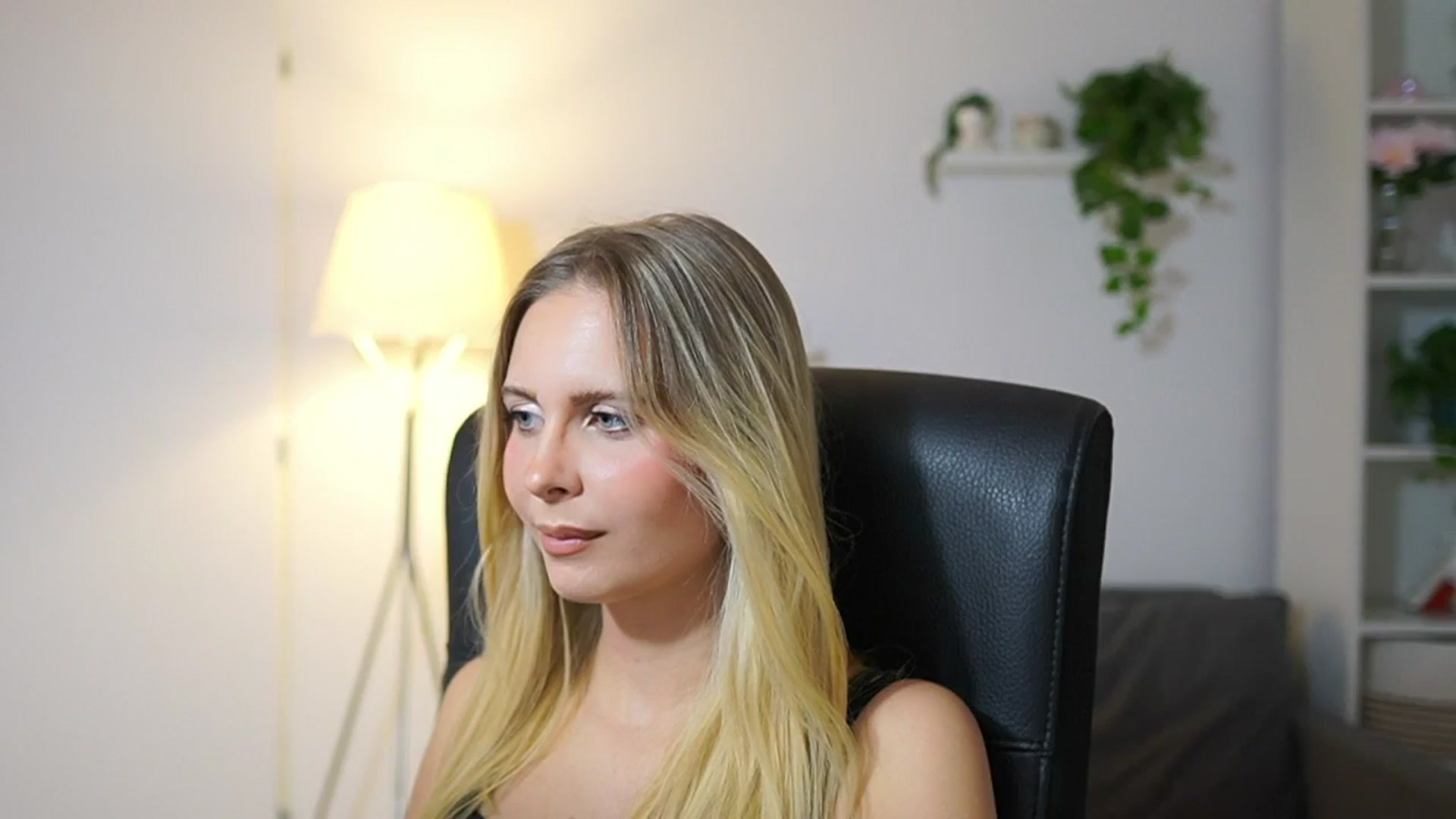 Gallery image thumbnail from Catecrago_'s myfreecams stream on, 09/29/2025, 15:25 image 17 of 20