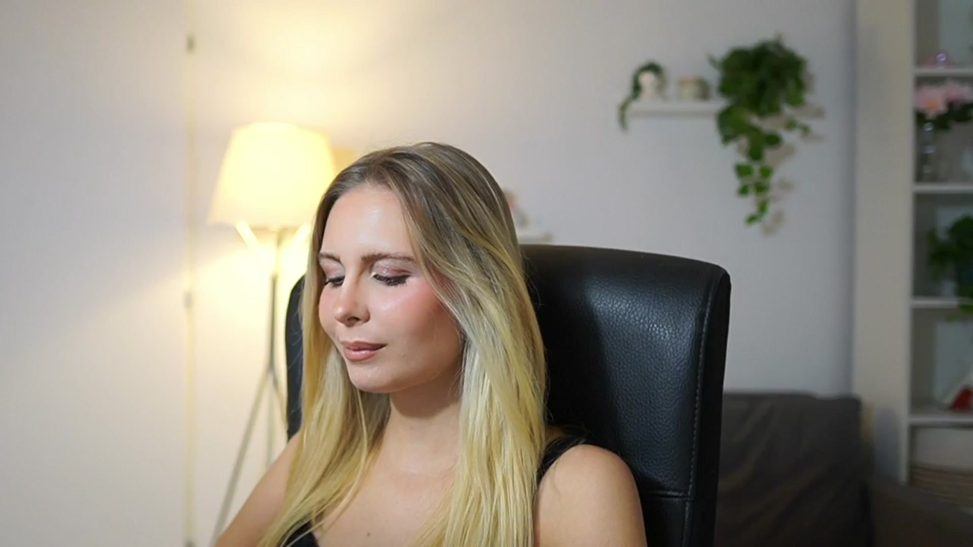 Gallery image thumbnail from Catecrago_'s myfreecams stream on, 09/29/2025, 15:25 image 14 of 20