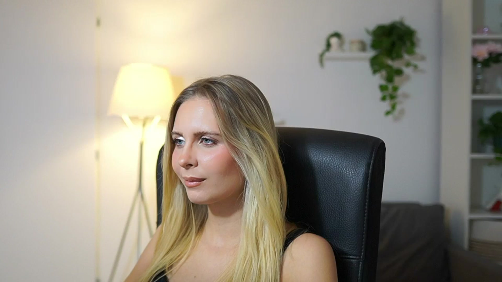 Gallery image thumbnail from Catecrago_'s myfreecams stream on, 09/29/2025, 15:25 image 15 of 20