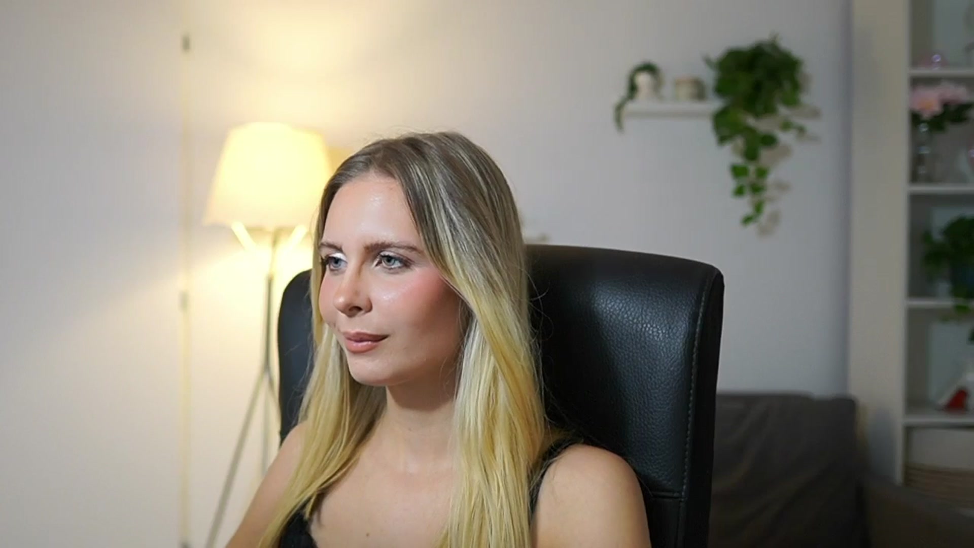 Gallery image thumbnail from Catecrago_'s myfreecams stream on, 09/29/2025, 15:25 image 8 of 20