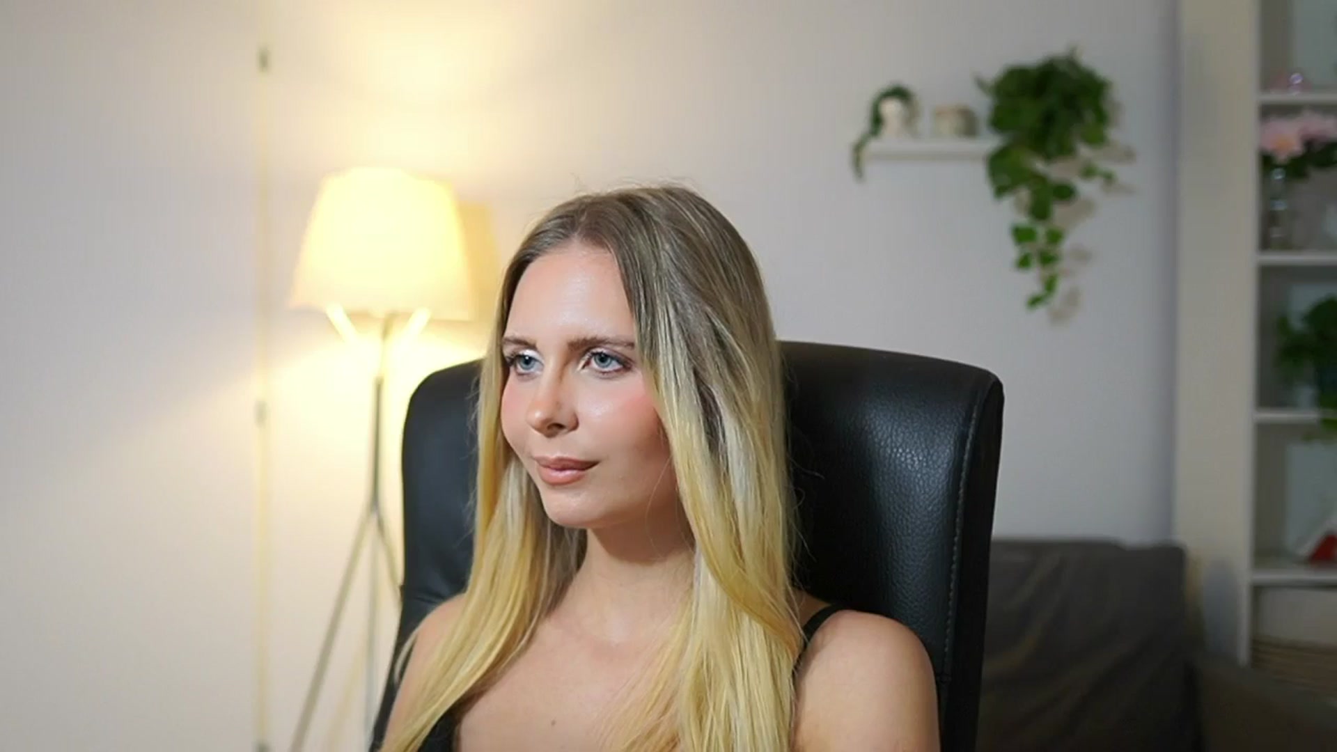 Gallery image thumbnail from Catecrago_'s myfreecams stream on, 09/29/2025, 17:52 image 17 of 20