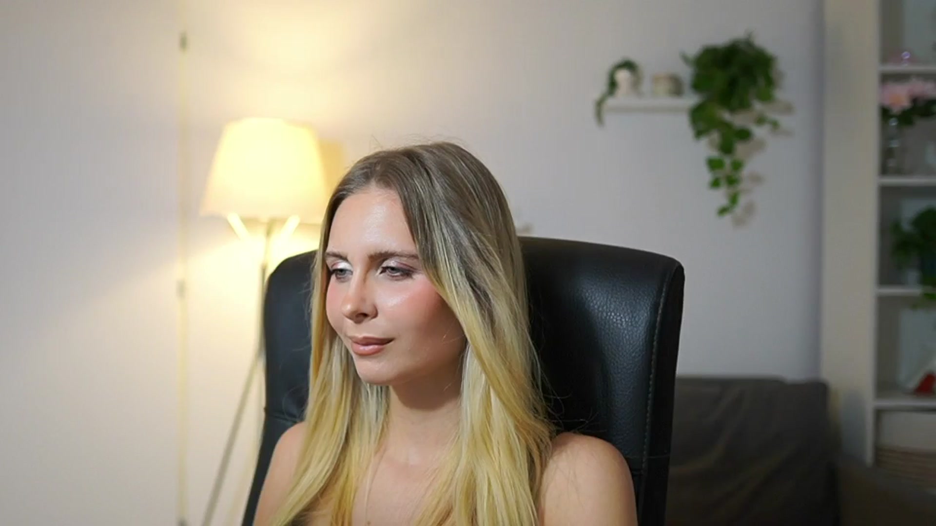 Gallery image thumbnail from Catecrago_'s myfreecams stream on, 09/29/2025, 17:52 image 7 of 20