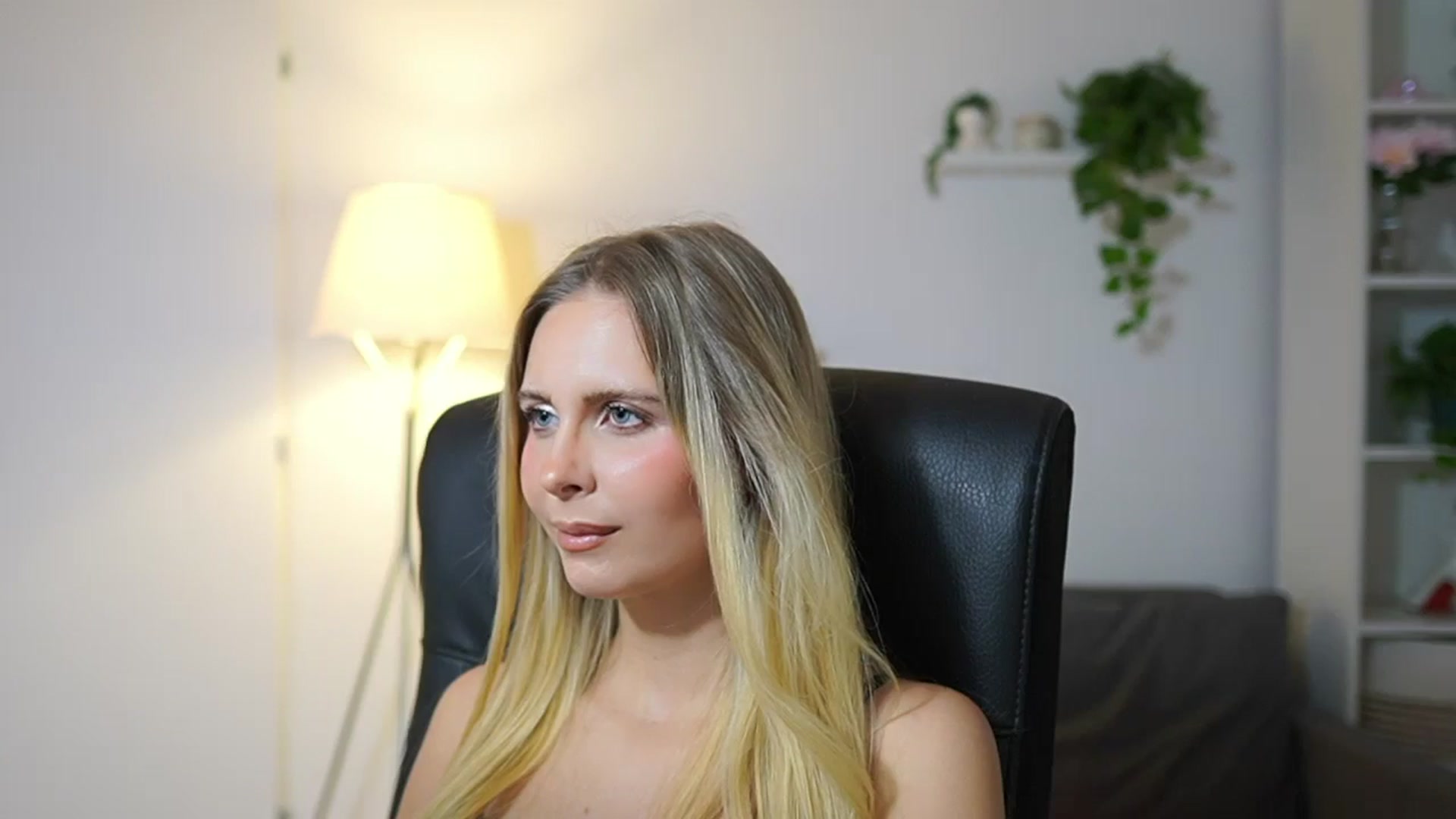 Gallery image thumbnail from Catecrago_'s myfreecams stream on, 09/29/2025, 17:52 image 3 of 20