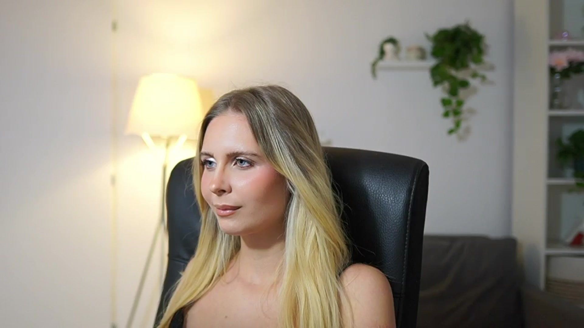 Gallery image thumbnail from Catecrago_'s myfreecams stream on, 09/29/2025, 17:52 image 5 of 20