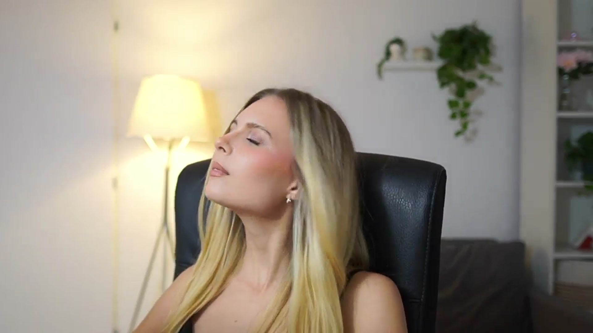 Gallery image thumbnail from Catecrago_'s myfreecams stream on, 09/29/2025, 17:52 image 11 of 20