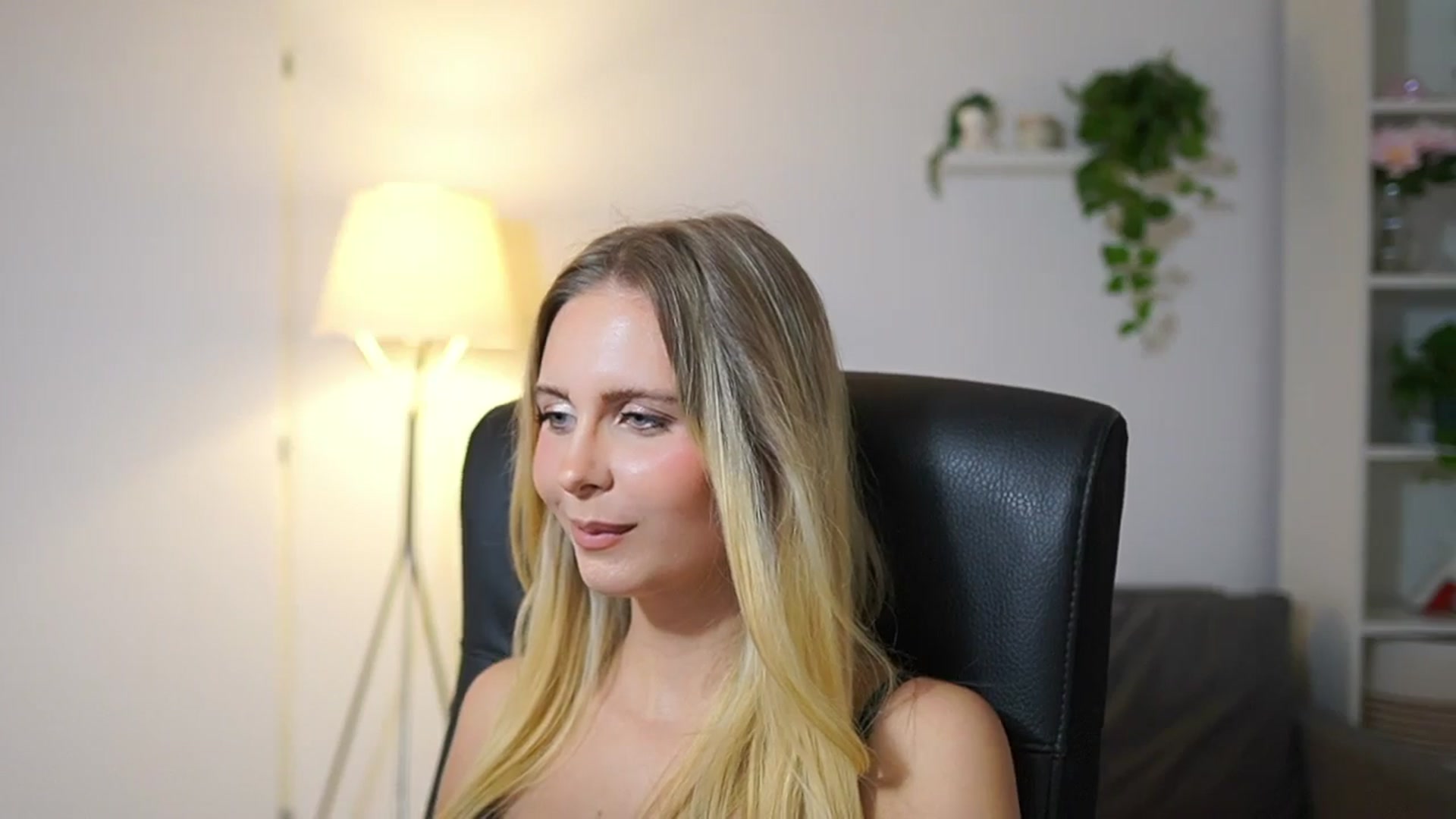Gallery image thumbnail from Catecrago_'s myfreecams stream on, 09/29/2025, 17:52 image 13 of 20