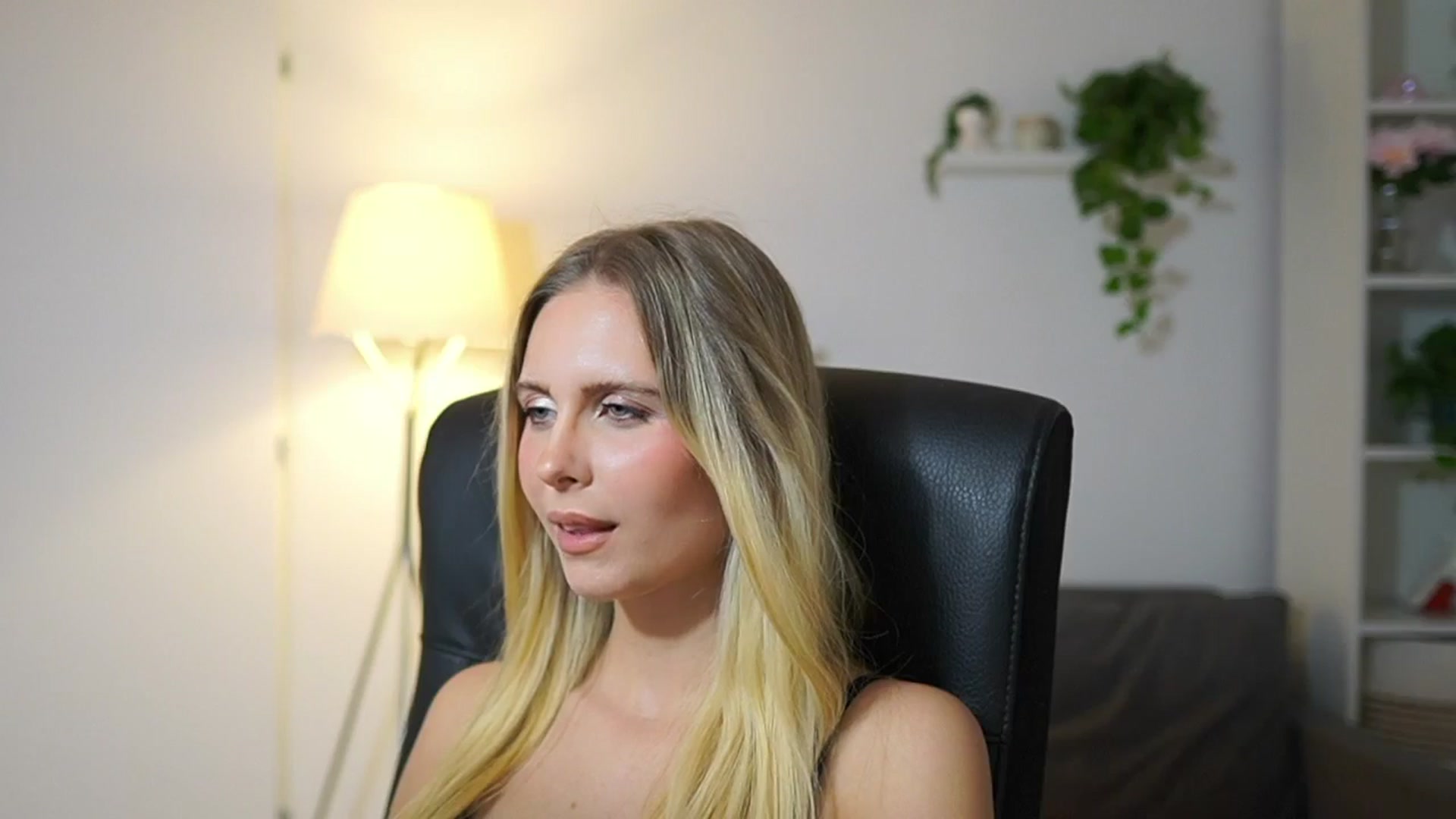 Gallery image thumbnail from Catecrago_'s myfreecams stream on, 09/29/2025, 17:52 image 6 of 20