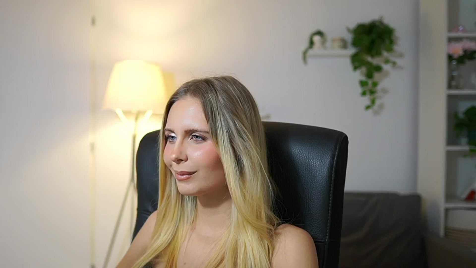 Gallery image thumbnail from Catecrago_'s myfreecams stream on, 09/29/2025, 17:52 image 8 of 20