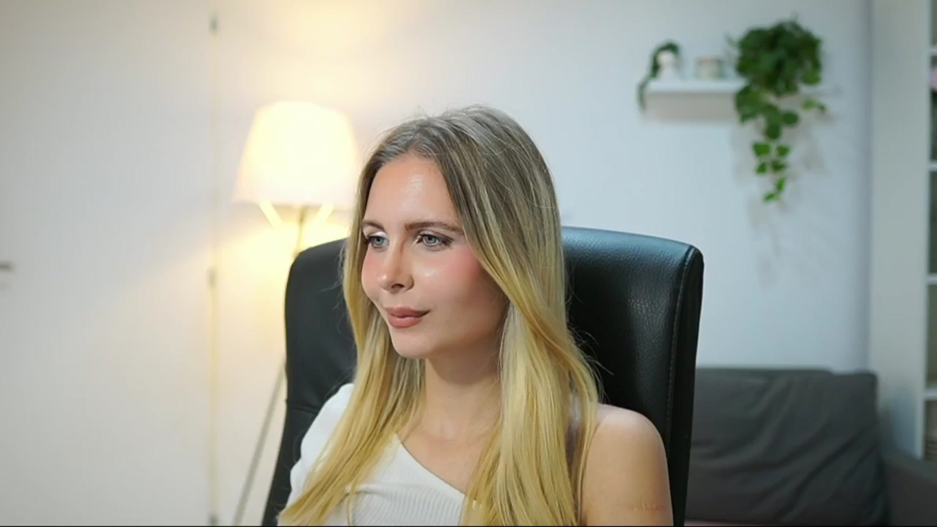 Gallery image thumbnail from Catecrago_'s myfreecams stream on, 09/30/2025, 10:51 image 4 of 20