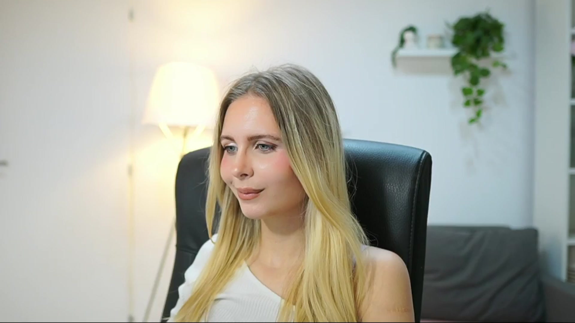 Gallery image thumbnail from Catecrago_'s myfreecams stream on, 09/30/2025, 10:51 image 3 of 20
