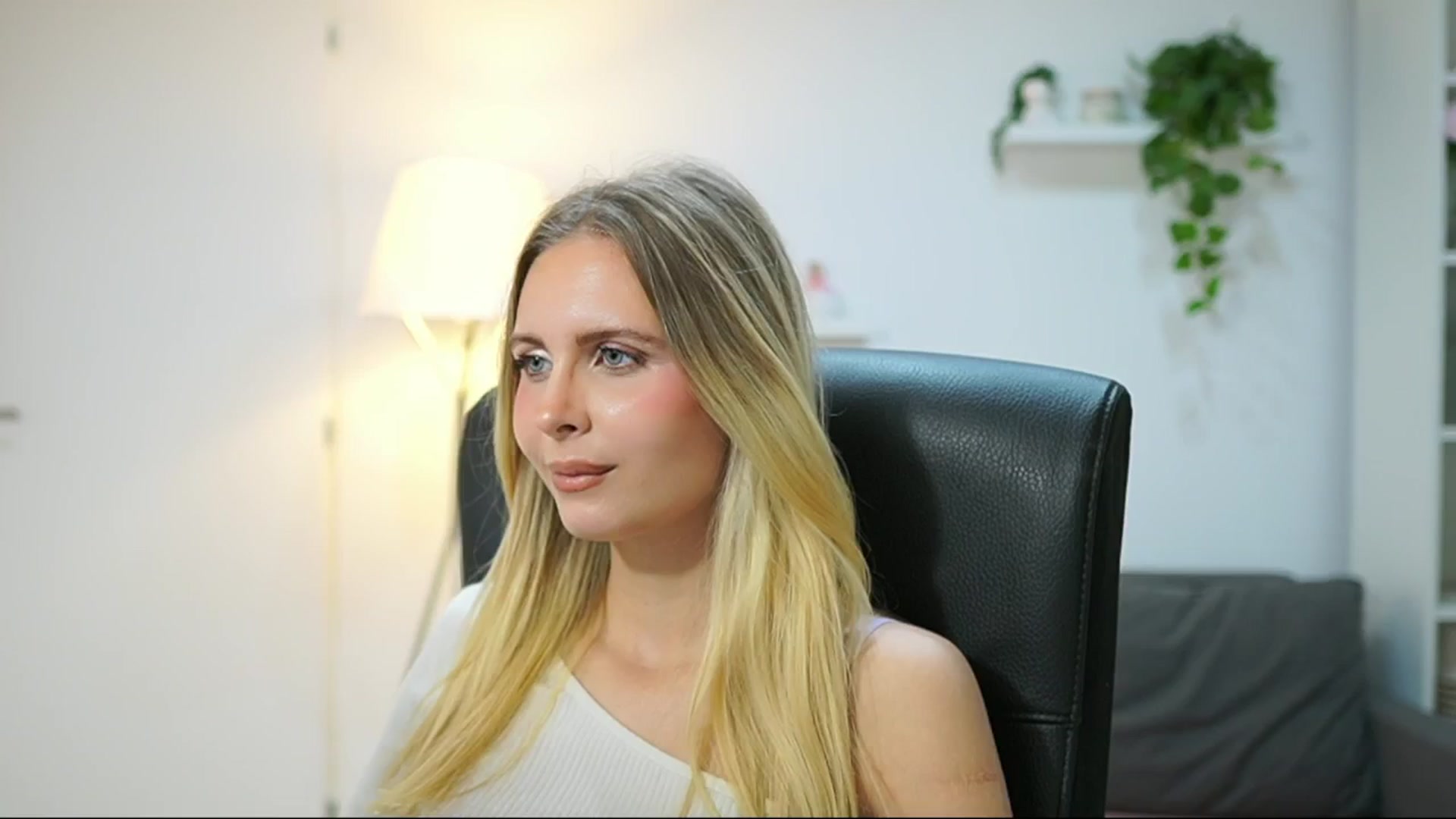 Gallery image thumbnail from Catecrago_'s myfreecams stream on, 09/30/2025, 10:51 image 17 of 20