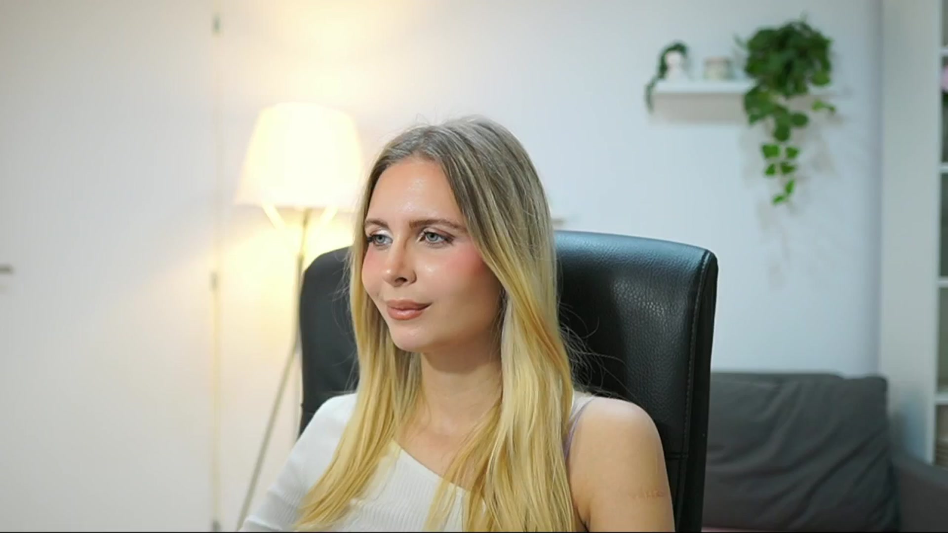 Gallery image thumbnail from Catecrago_'s myfreecams stream on, 09/30/2025, 10:51 image 13 of 20
