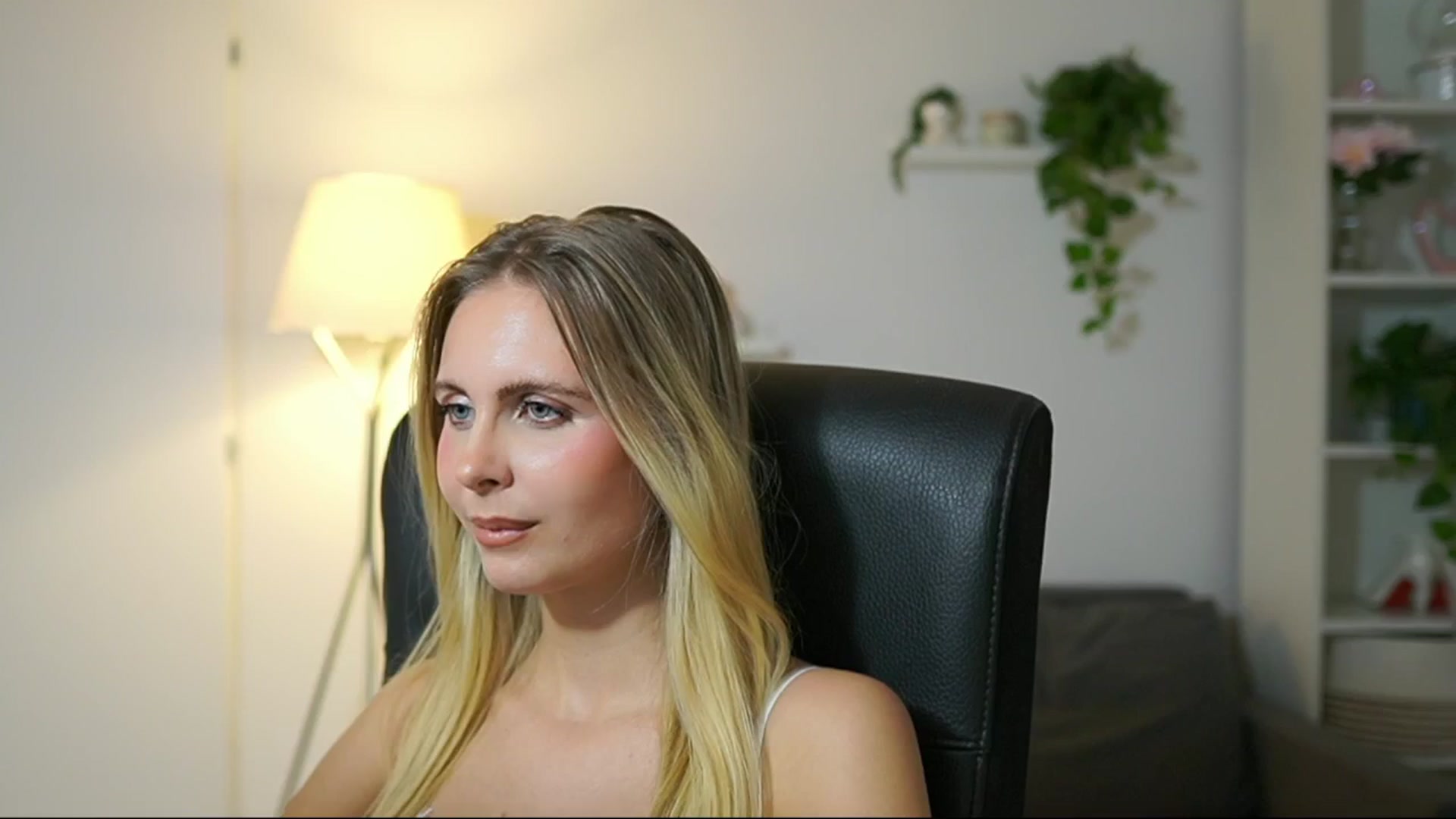 Gallery image thumbnail from Catecrago_'s myfreecams stream on, 10/02/2025, 14:32 image 19 of 20