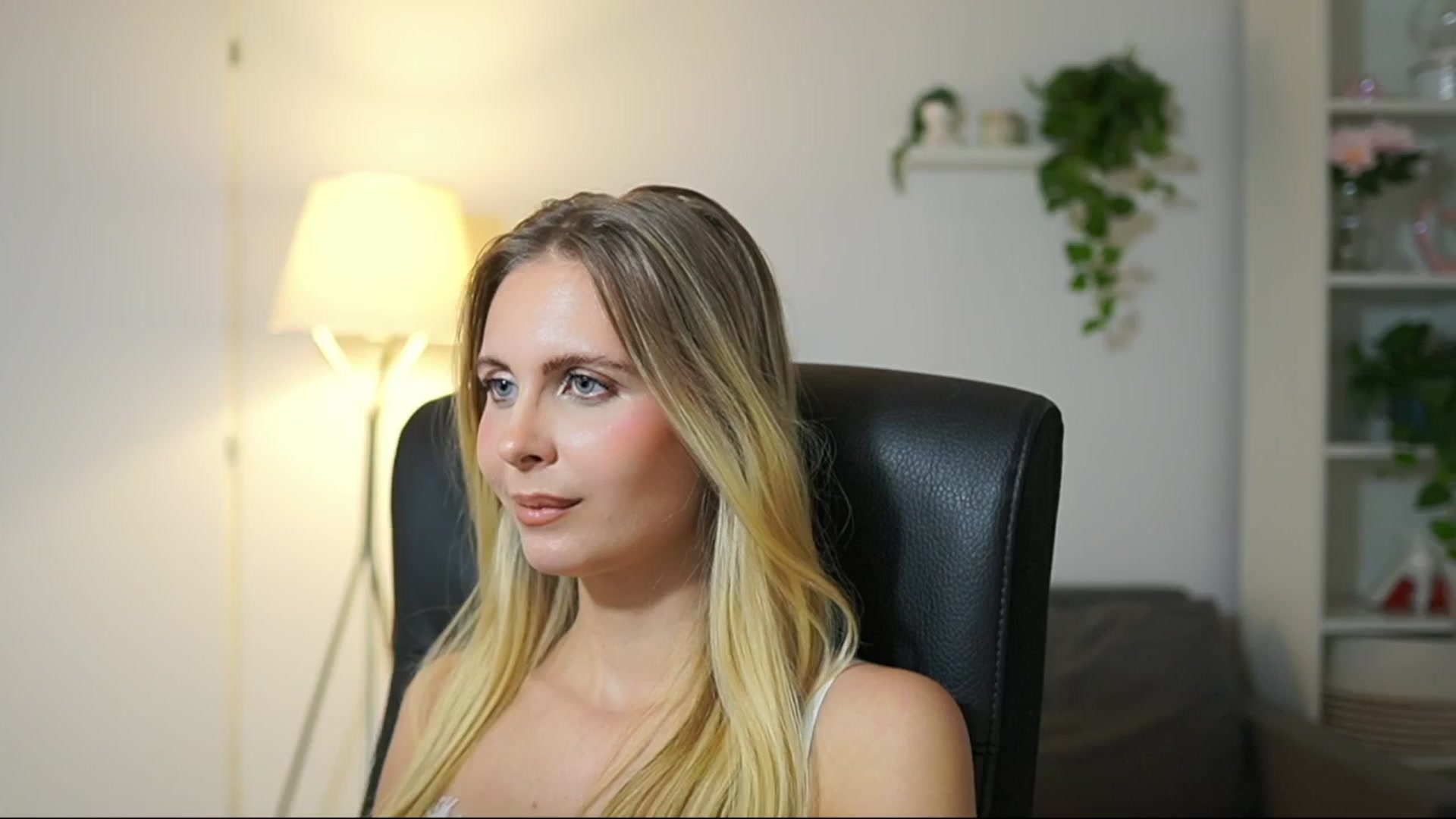 Gallery image thumbnail from Catecrago_'s myfreecams stream on, 10/02/2025, 14:32 image 17 of 20