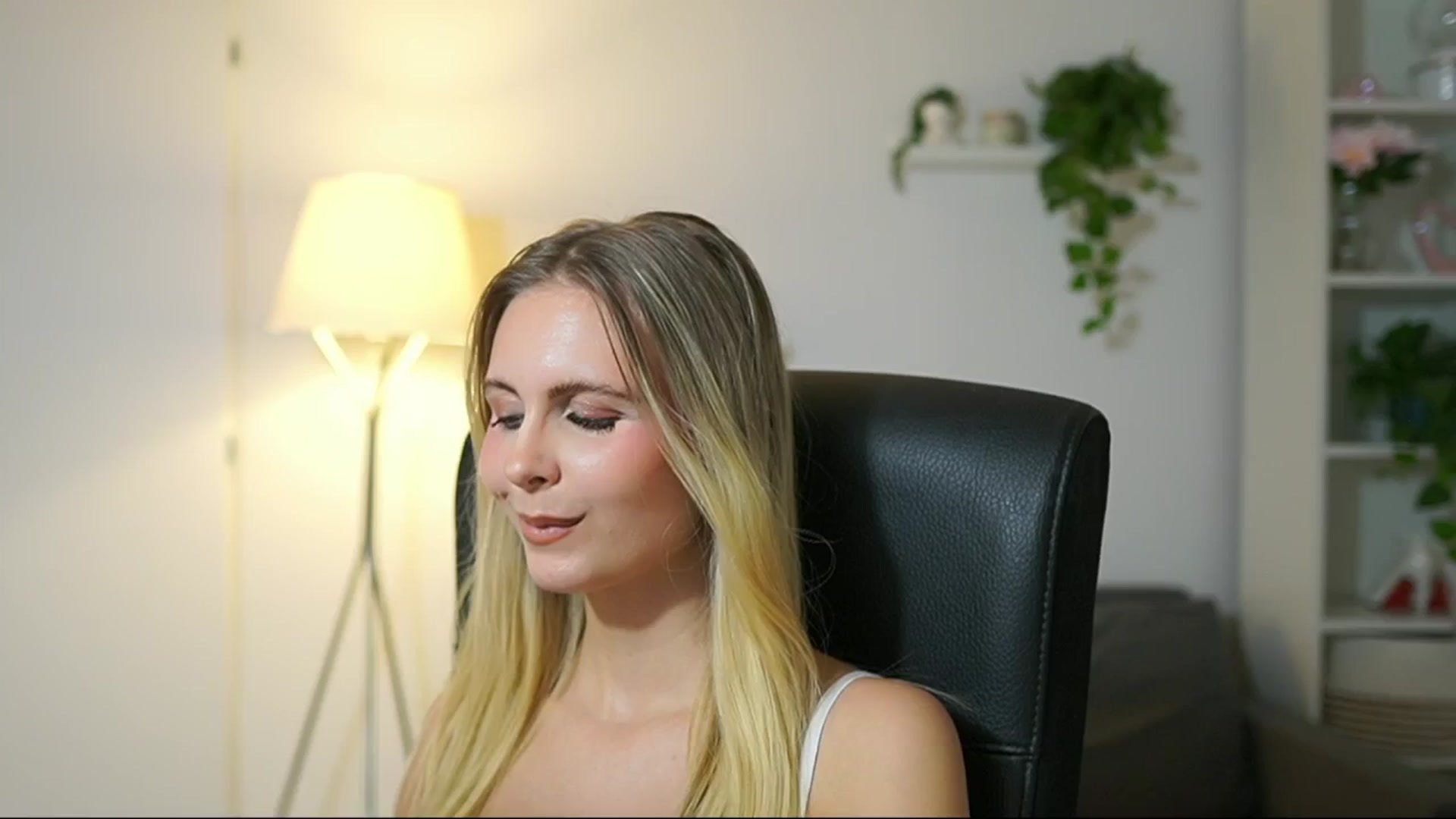 Gallery image thumbnail from Catecrago_'s myfreecams stream on, 10/02/2025, 14:32 image 11 of 20