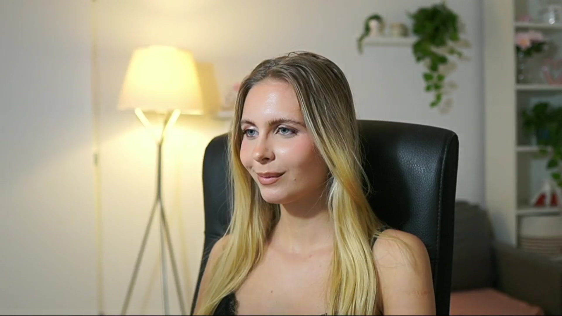 Gallery image thumbnail from Catecrago_'s myfreecams stream on, 10/03/2025, 15:23 image 4 of 20