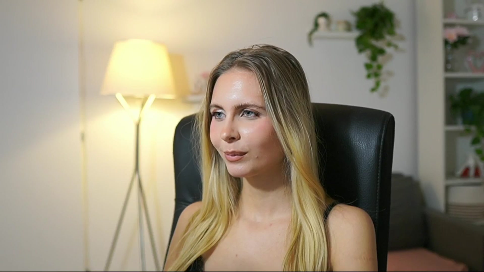 Gallery image thumbnail from Catecrago_'s myfreecams stream on, 10/03/2025, 15:23 image 16 of 20