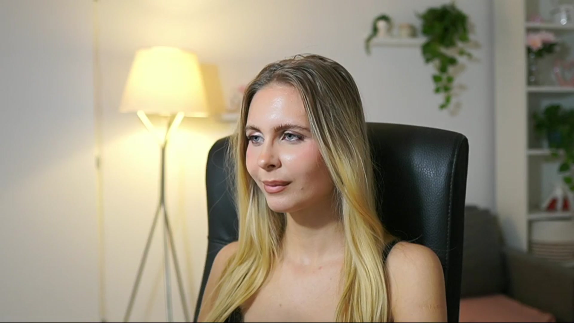 Gallery image thumbnail from Catecrago_'s myfreecams stream on, 10/03/2025, 15:23 image 14 of 20