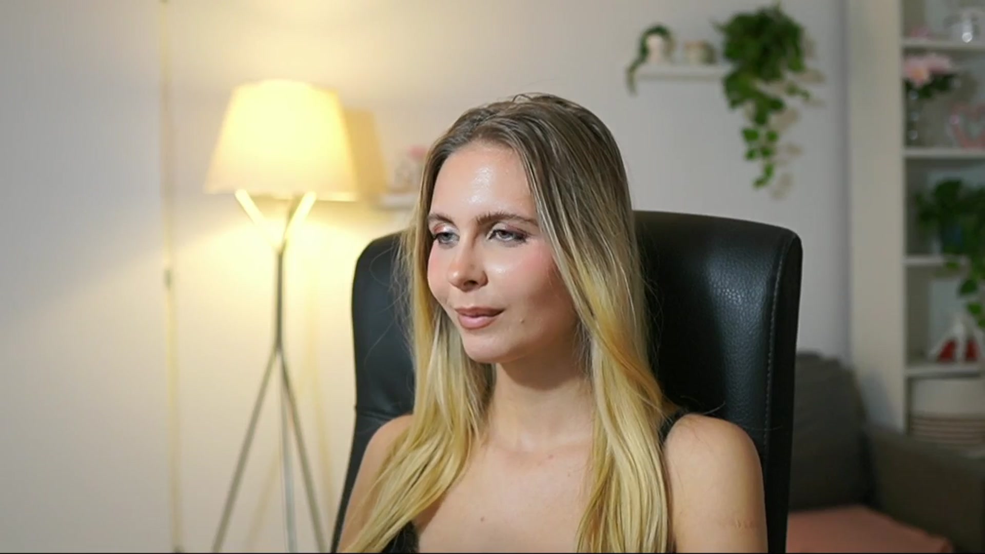 Gallery image thumbnail from Catecrago_'s myfreecams stream on, 10/03/2025, 15:23 image 13 of 20