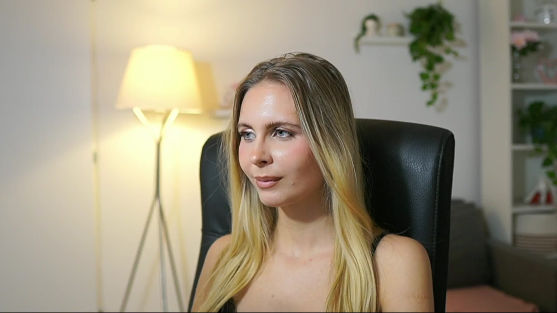 Gallery image thumbnail from Catecrago_'s myfreecams stream on, 10/03/2025, 15:23 image 15 of 20