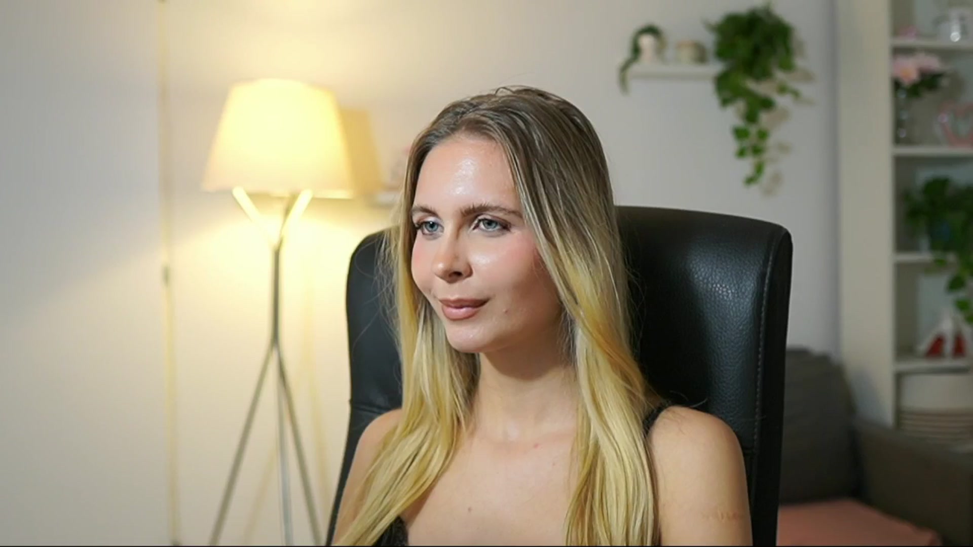 Gallery image thumbnail from Catecrago_'s myfreecams stream on, 10/03/2025, 15:23 image 10 of 20