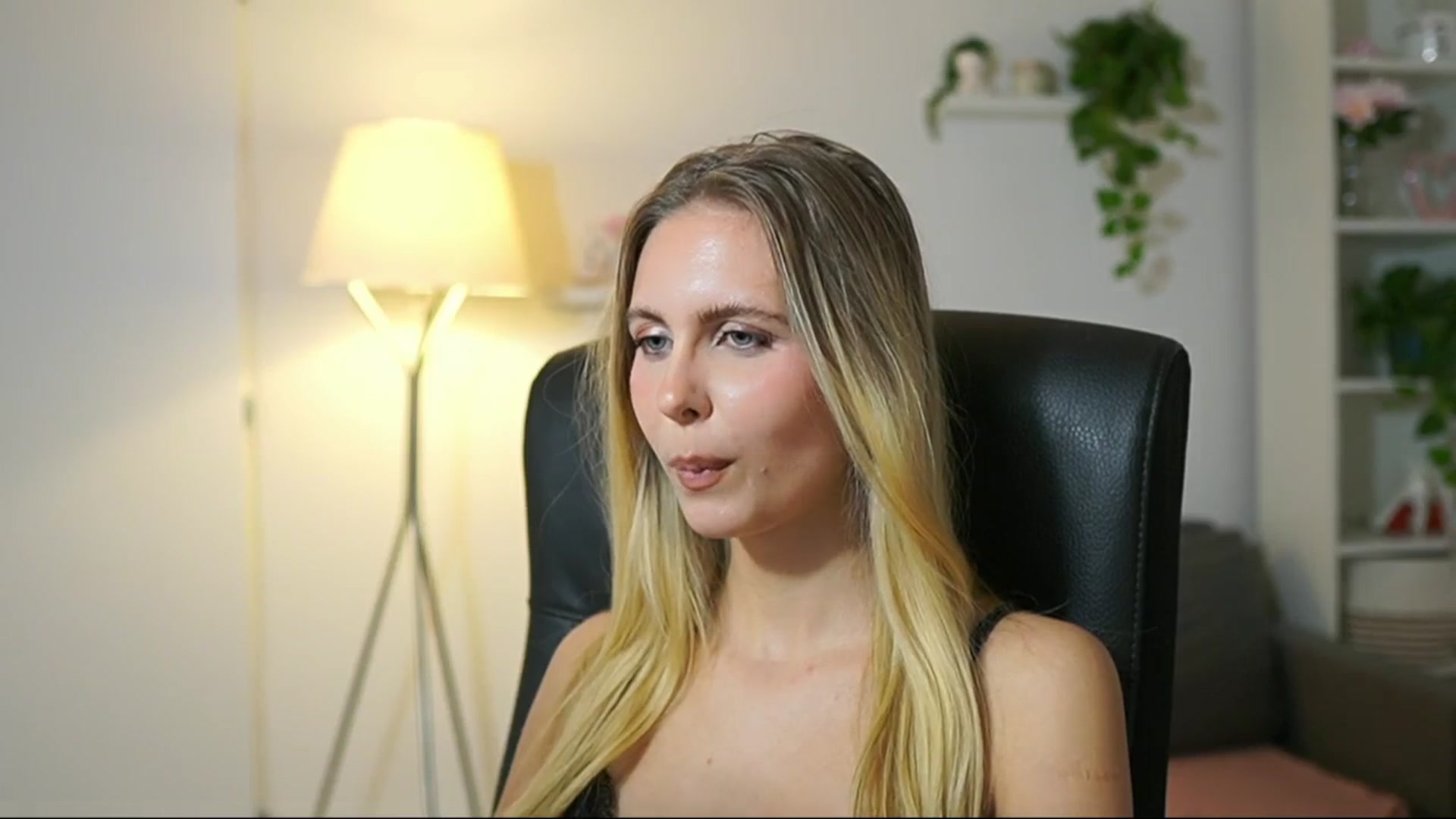Gallery image thumbnail from Catecrago_'s myfreecams stream on, 10/03/2025, 15:23 image 11 of 20