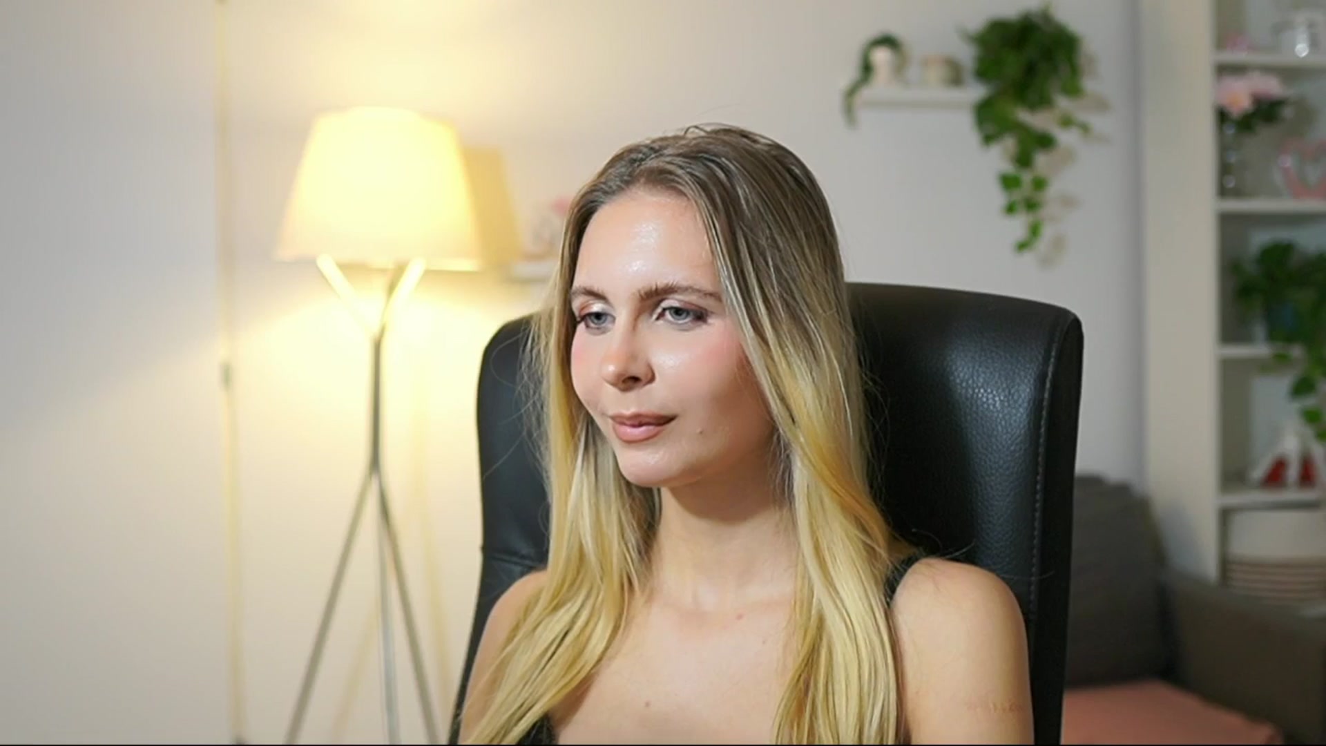 Gallery image thumbnail from Catecrago_'s myfreecams stream on, 10/03/2025, 15:23 image 19 of 20