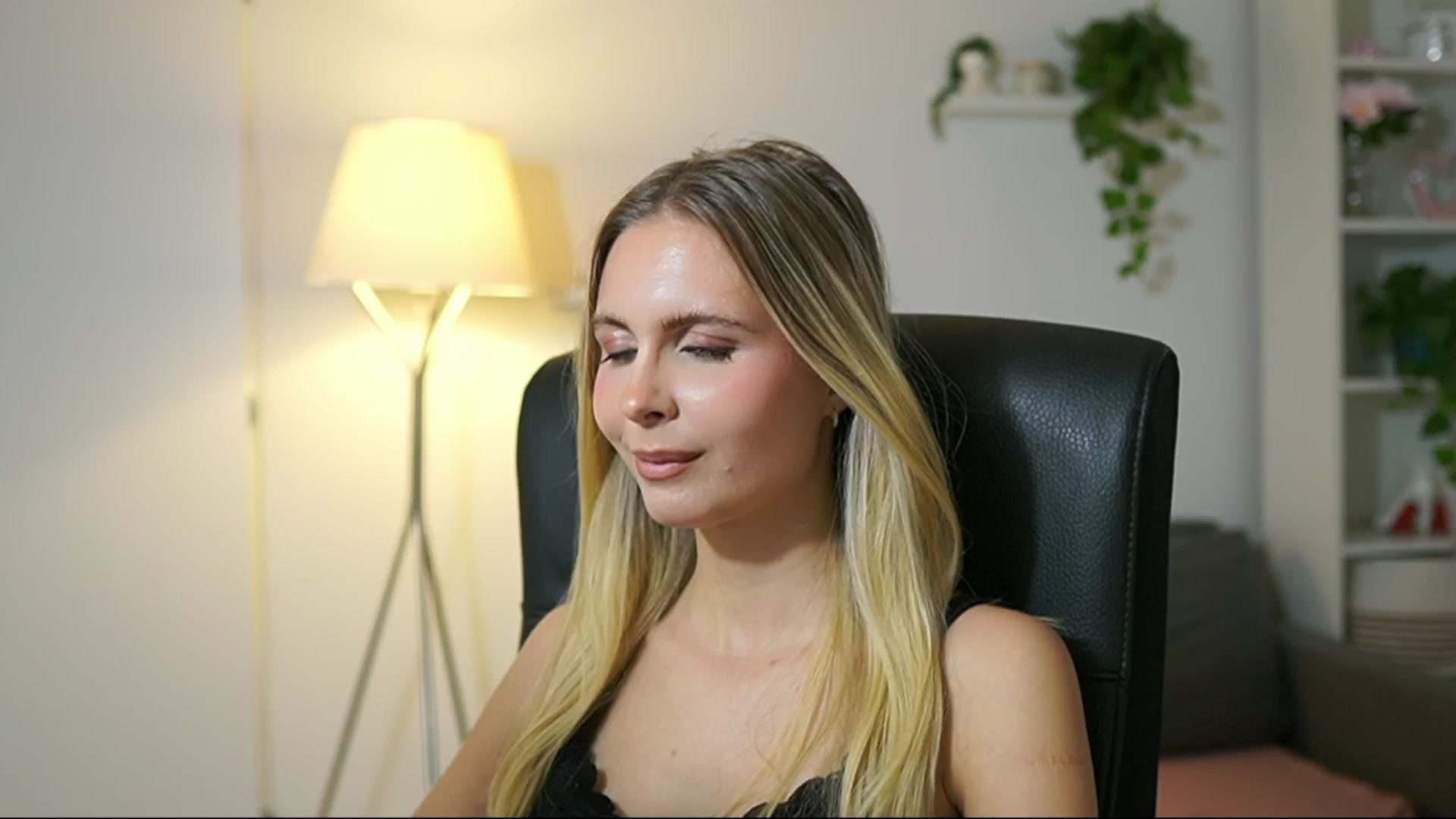Gallery image thumbnail from Catecrago_'s myfreecams stream on, 10/03/2025, 16:46 image 7 of 20