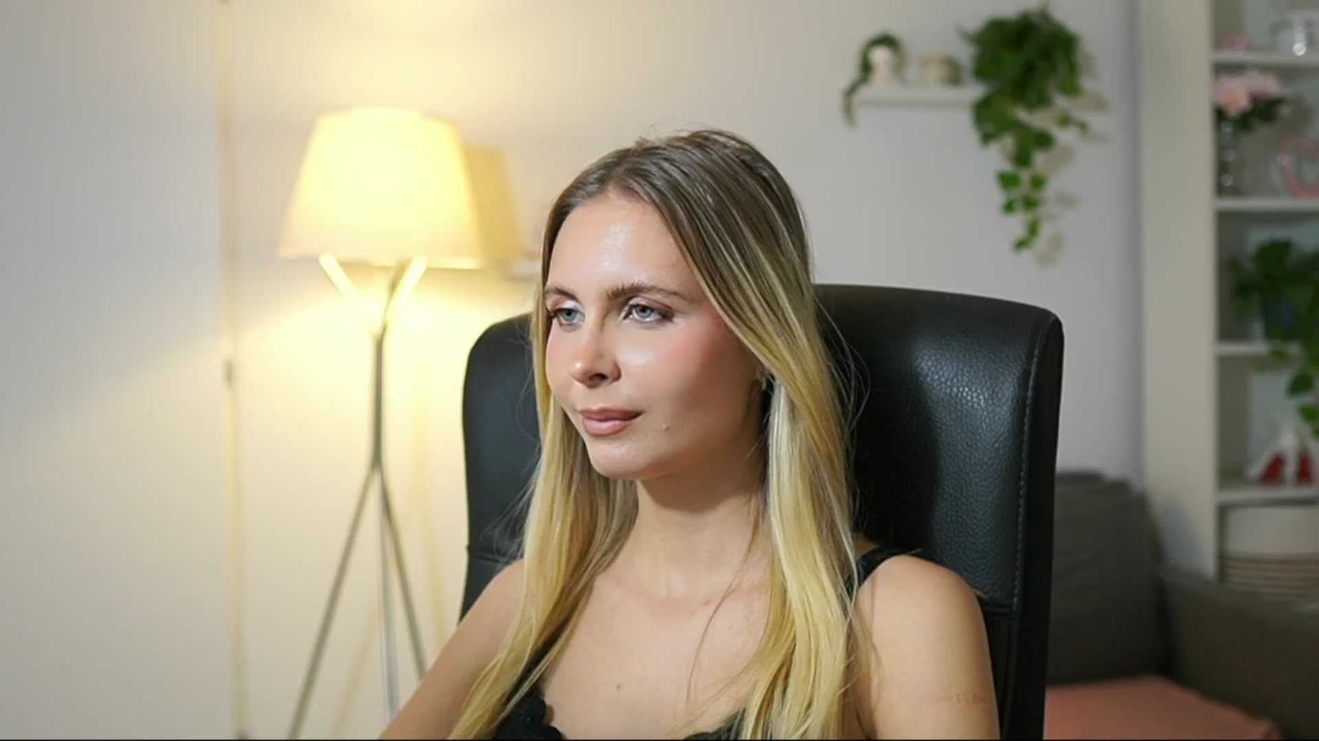 Gallery image thumbnail from Catecrago_'s myfreecams stream on, 10/03/2025, 16:46 image 9 of 20