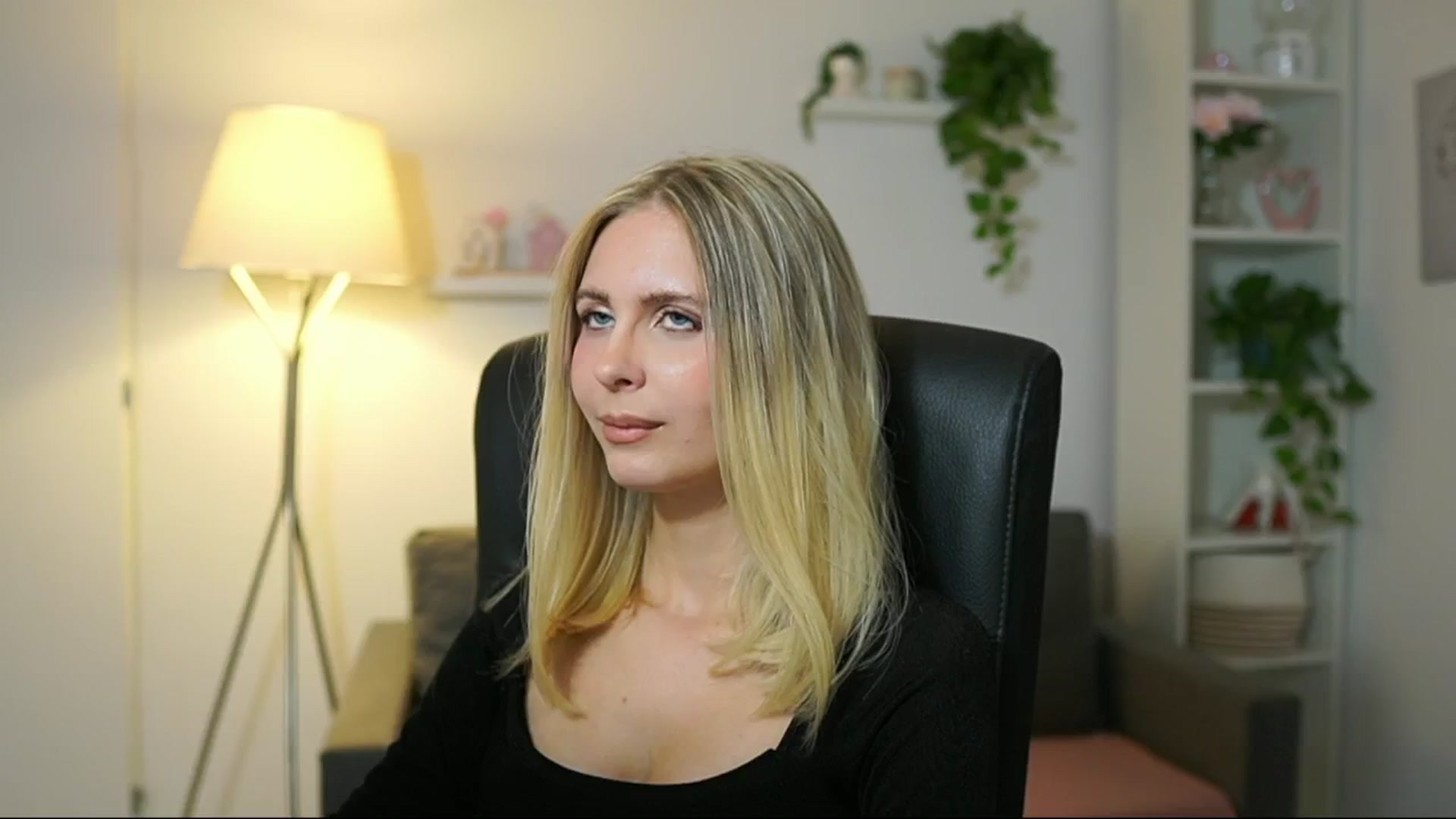 Gallery image thumbnail from Catecrago_'s myfreecams stream on, 10/06/2025, 13:54 image 7 of 20