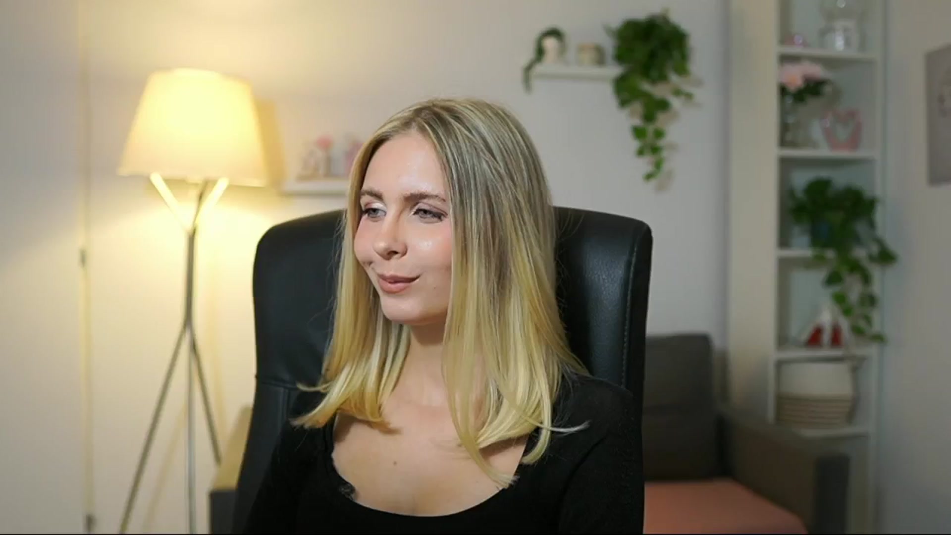 Gallery image thumbnail from Catecrago_'s myfreecams stream on, 10/06/2025, 13:54 image 19 of 20