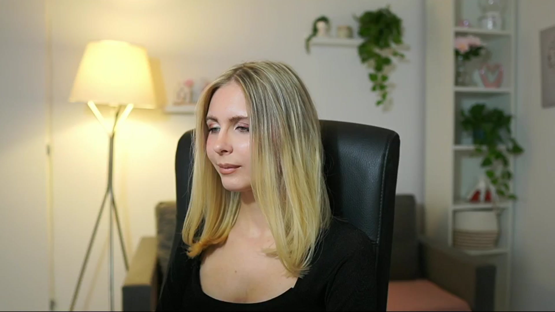 Gallery image thumbnail from Catecrago_'s myfreecams stream on, 10/06/2025, 13:54 image 13 of 20