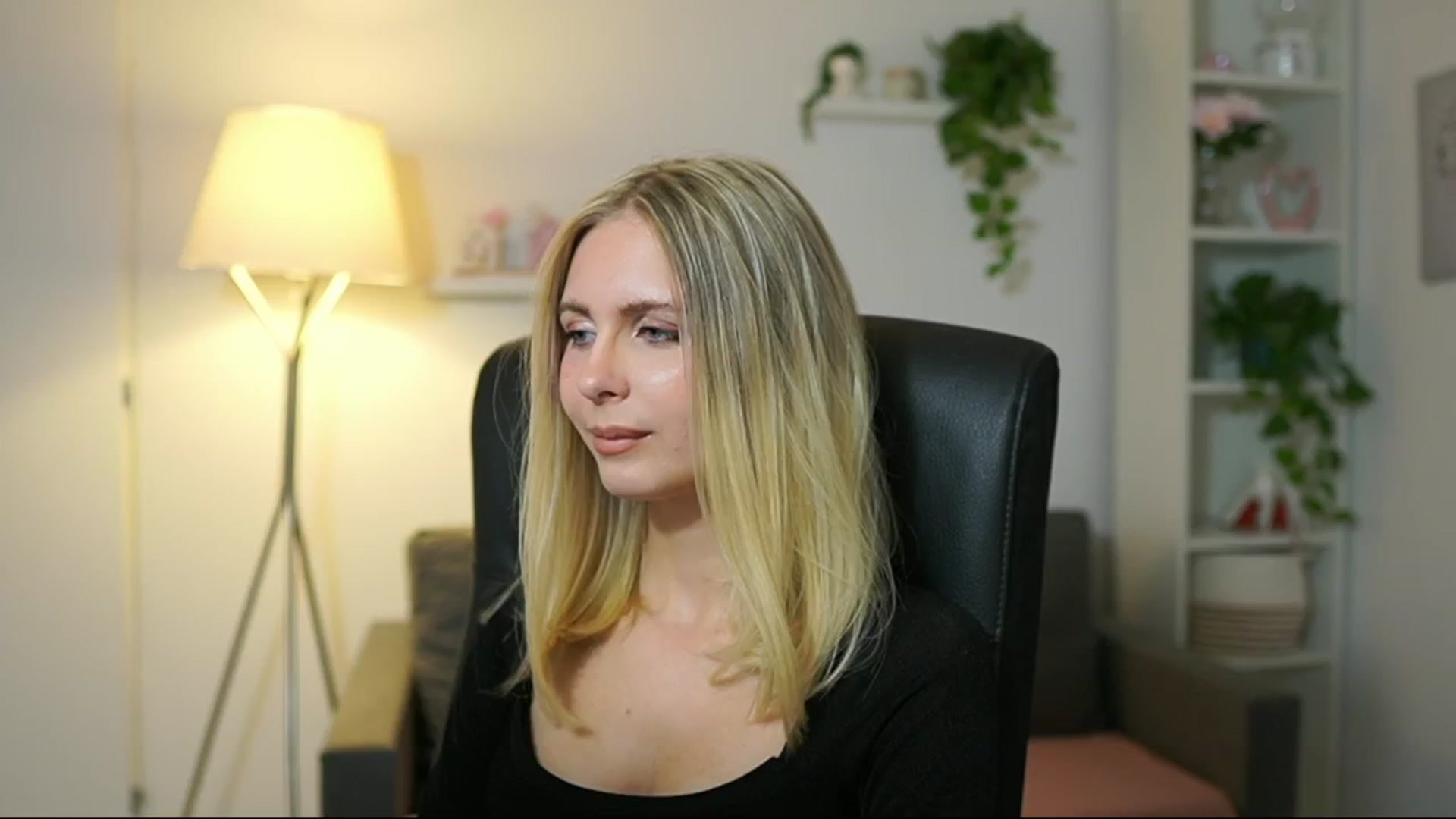 Gallery image thumbnail from Catecrago_'s myfreecams stream on, 10/06/2025, 13:54 image 8 of 20