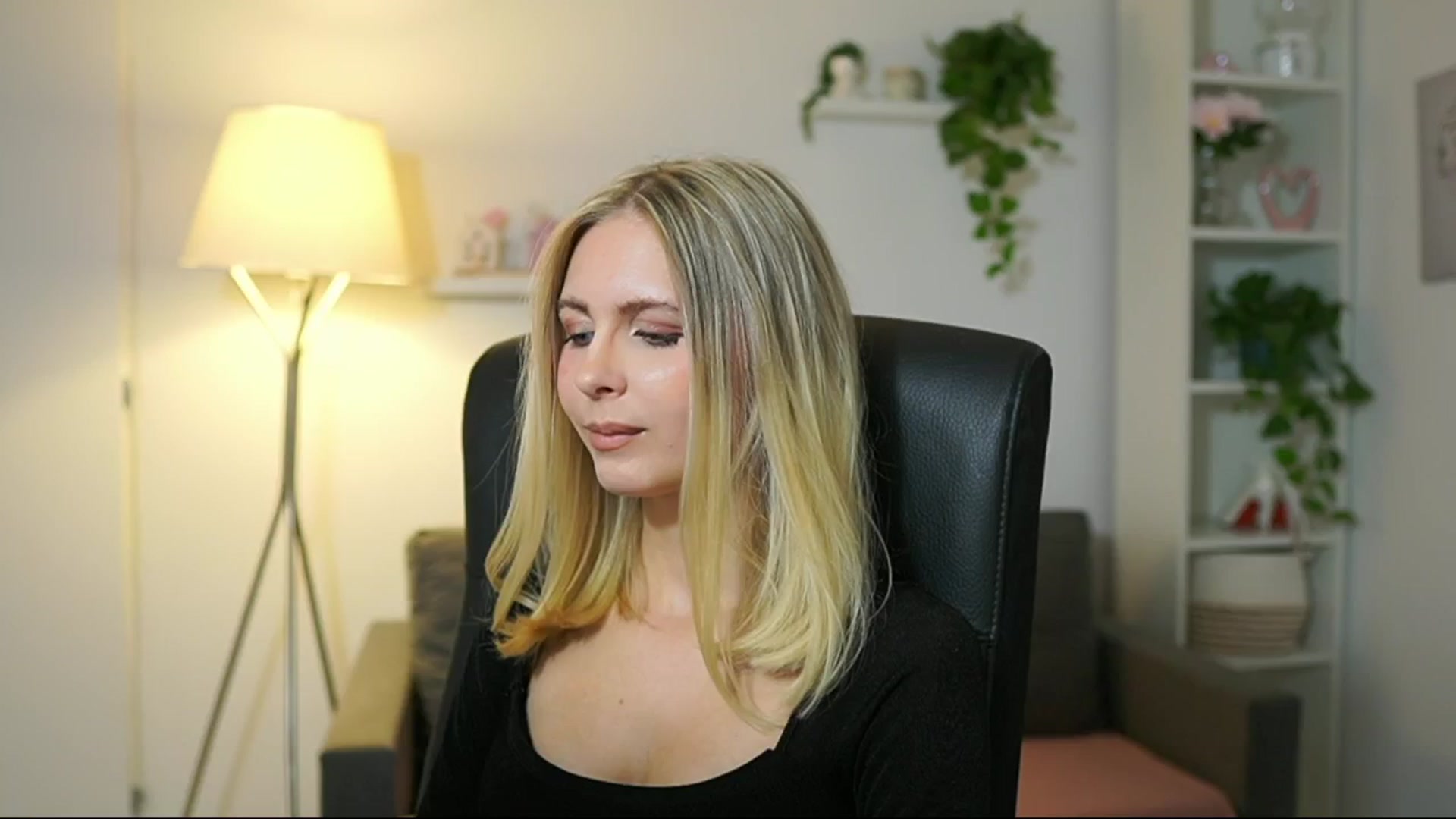 Gallery image thumbnail from Catecrago_'s myfreecams stream on, 10/06/2025, 13:54 image 12 of 20